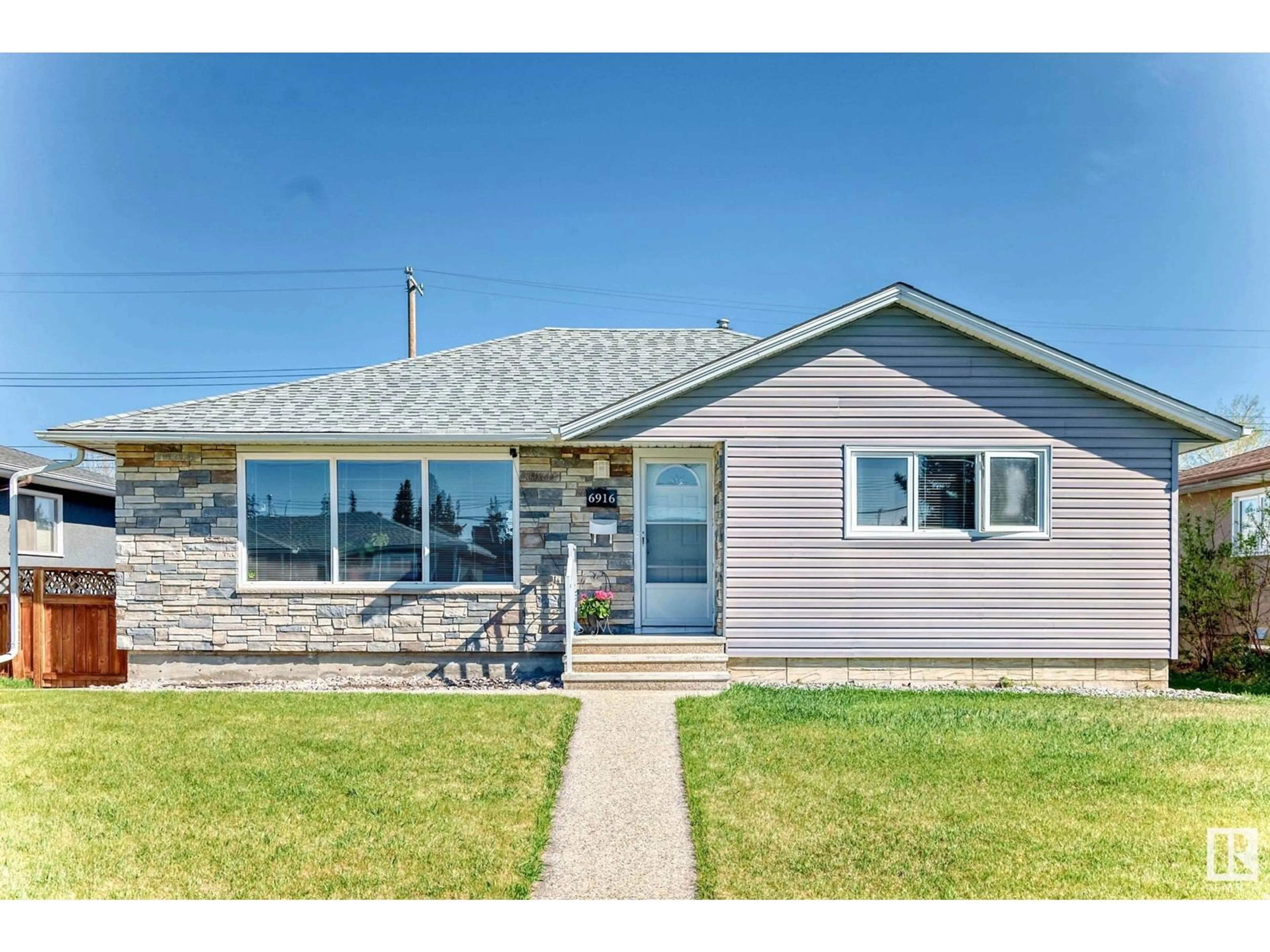 Home with vinyl exterior material, unknown for 6916 98A AV, Edmonton Alberta T6A0C1