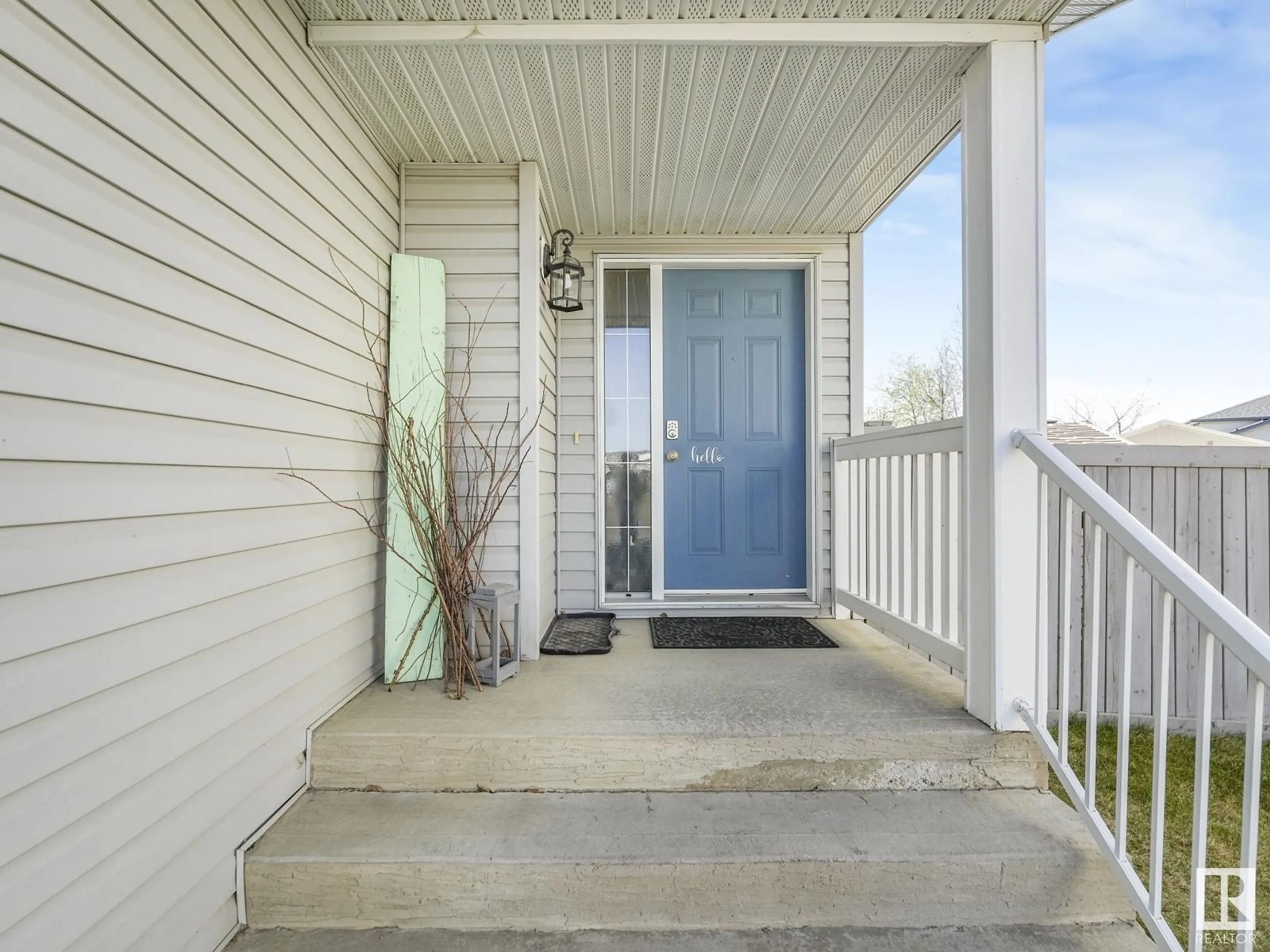 Indoor entryway for 3250 23 ST, Edmonton Alberta T6T2A8