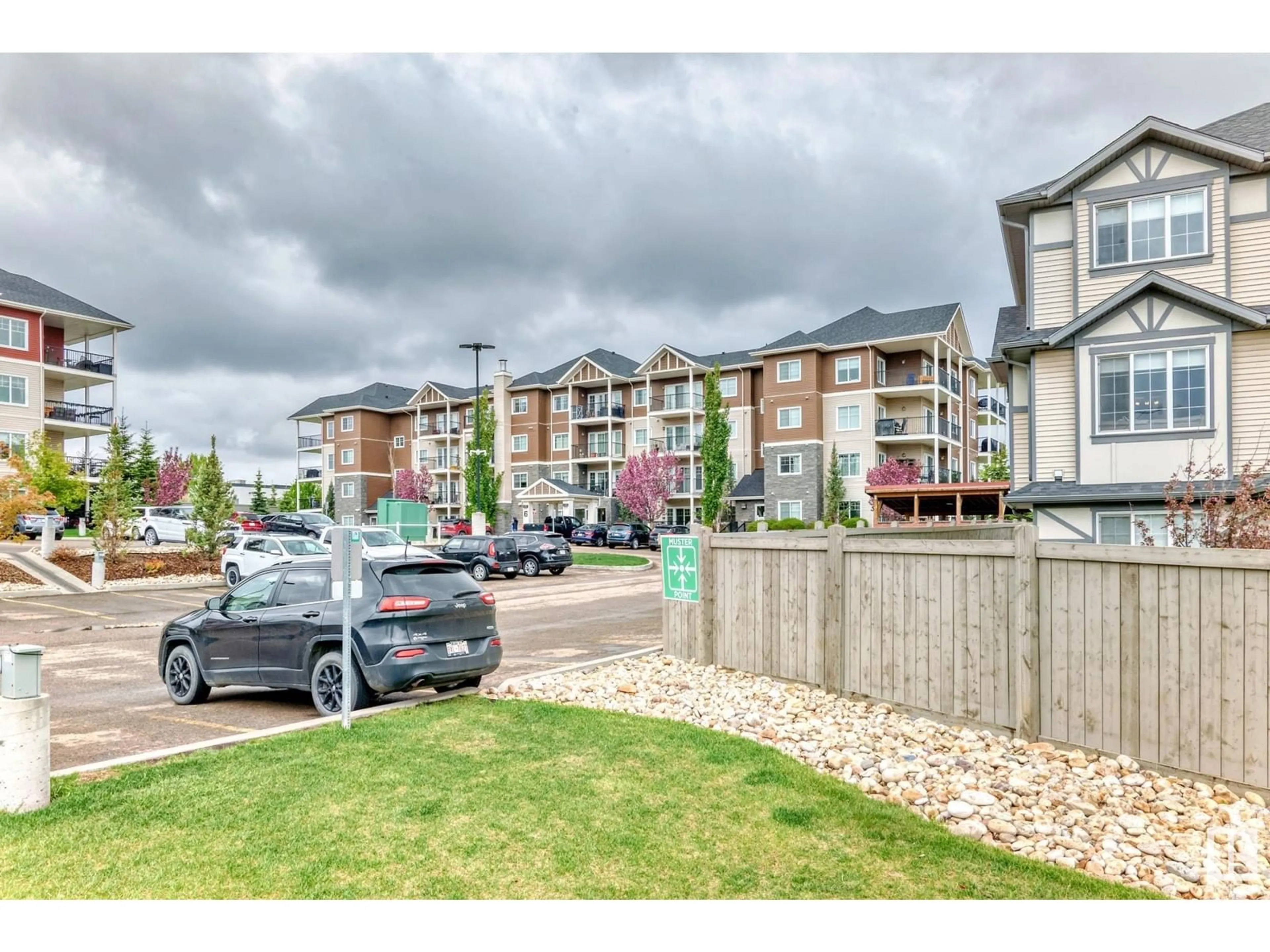 A pic from outside/outdoor area/front of a property/back of a property/a pic from drone, unknown for 3403 6 AUGUSTINE CR, Sherwood Park Alberta T8H0X8