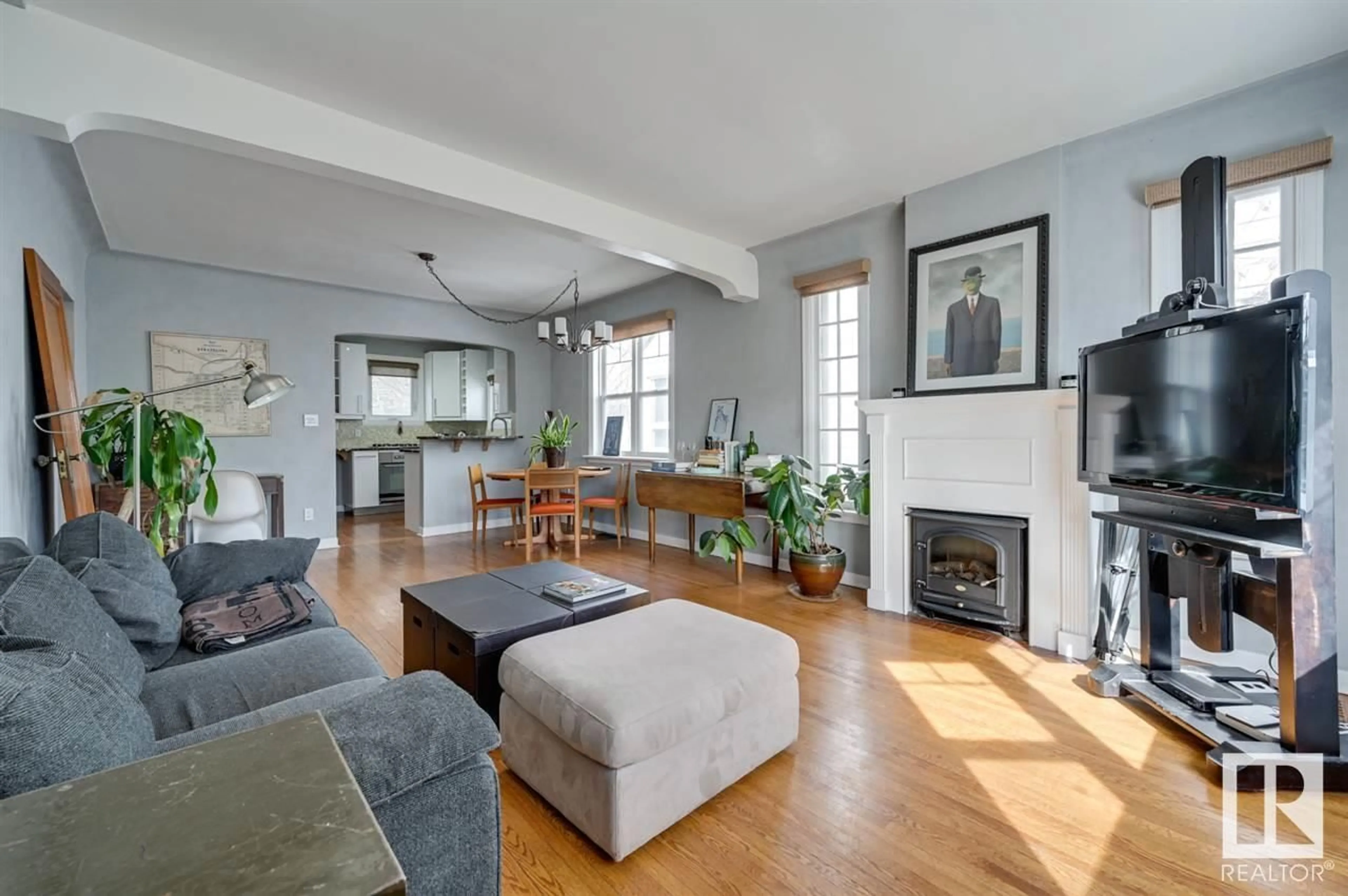 Living room with furniture, unknown for 10038 88 AV, Edmonton Alberta T6E2R7