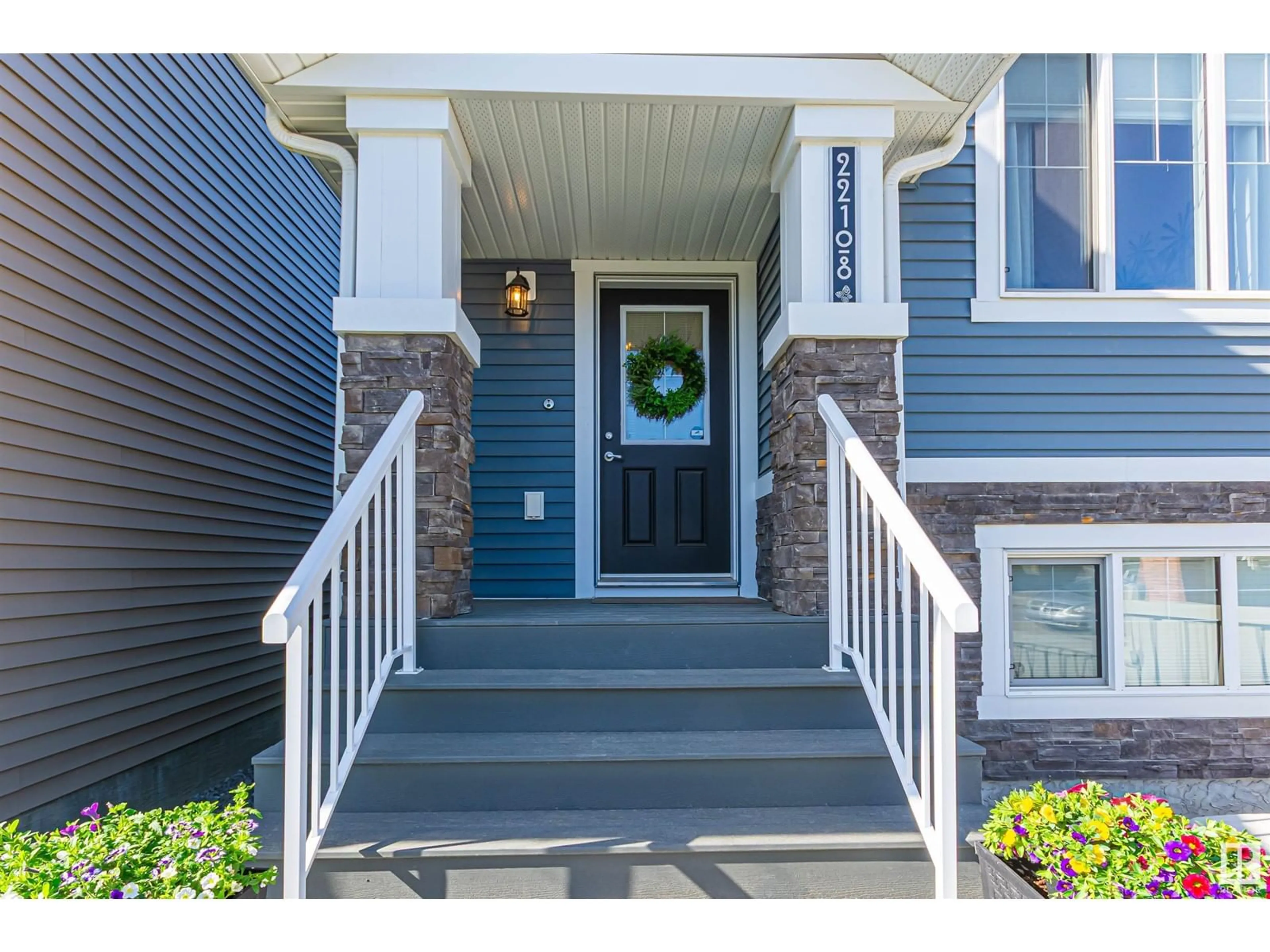 Indoor entryway for 22108 85 AV, Edmonton Alberta T5T7E4