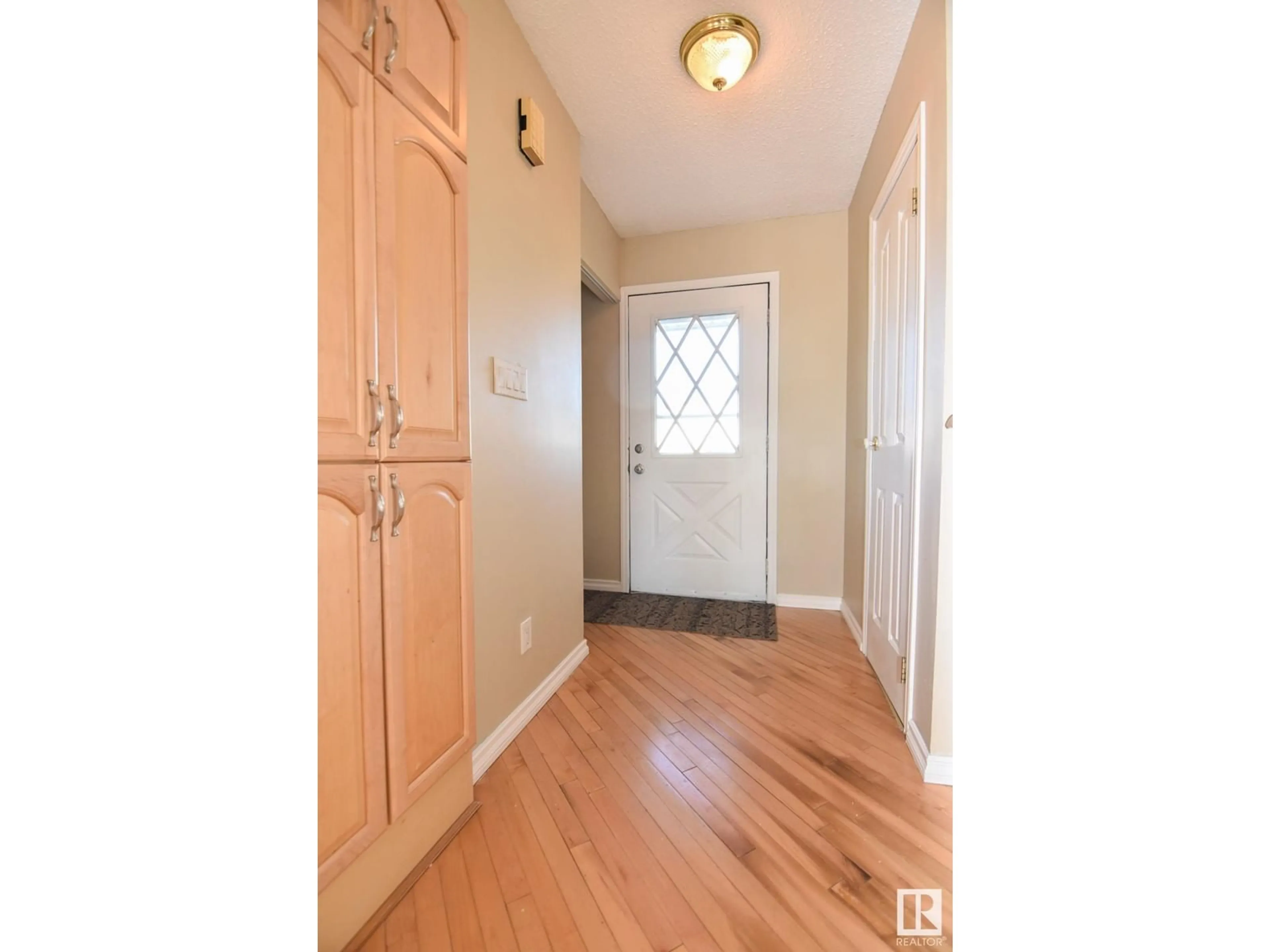 Indoor entryway for 9225 MORINVILLE DR, Morinville Alberta T8R1J8
