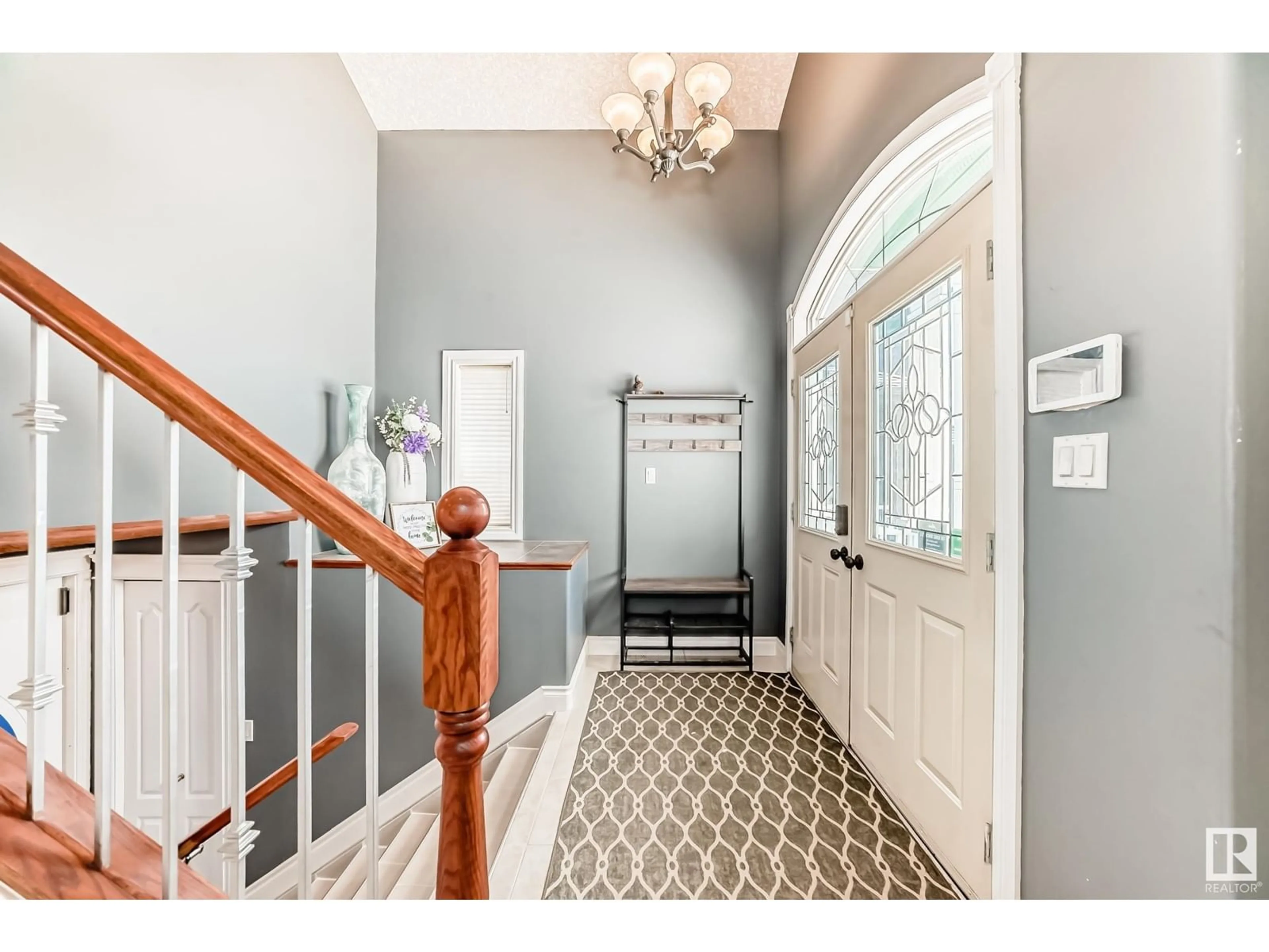 Indoor entryway for 4708 164 AV, Edmonton Alberta T5Y0A5