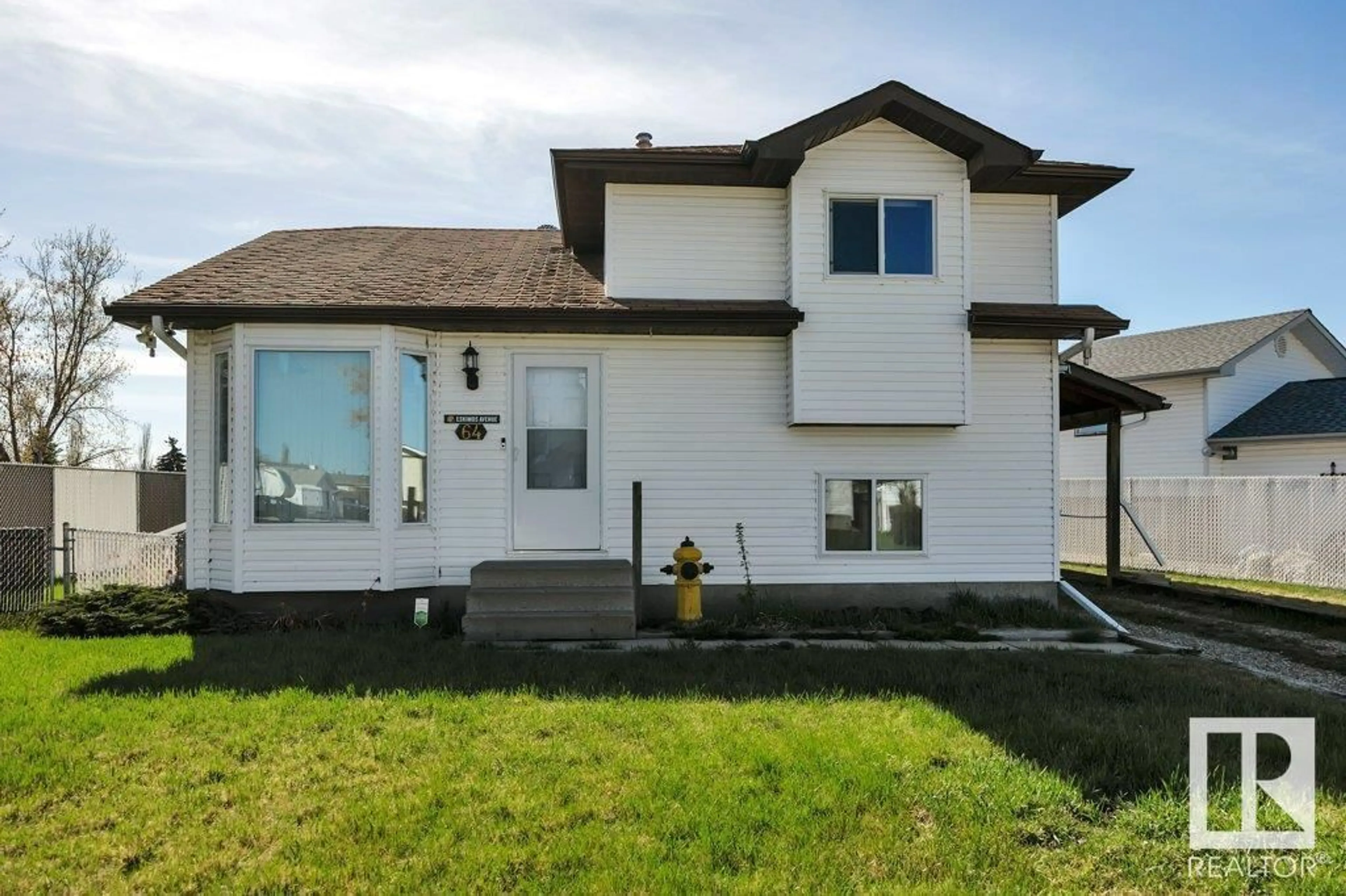 Home with vinyl exterior material, street for 64 PARKVIEW CR, Calmar Alberta T0C0V0