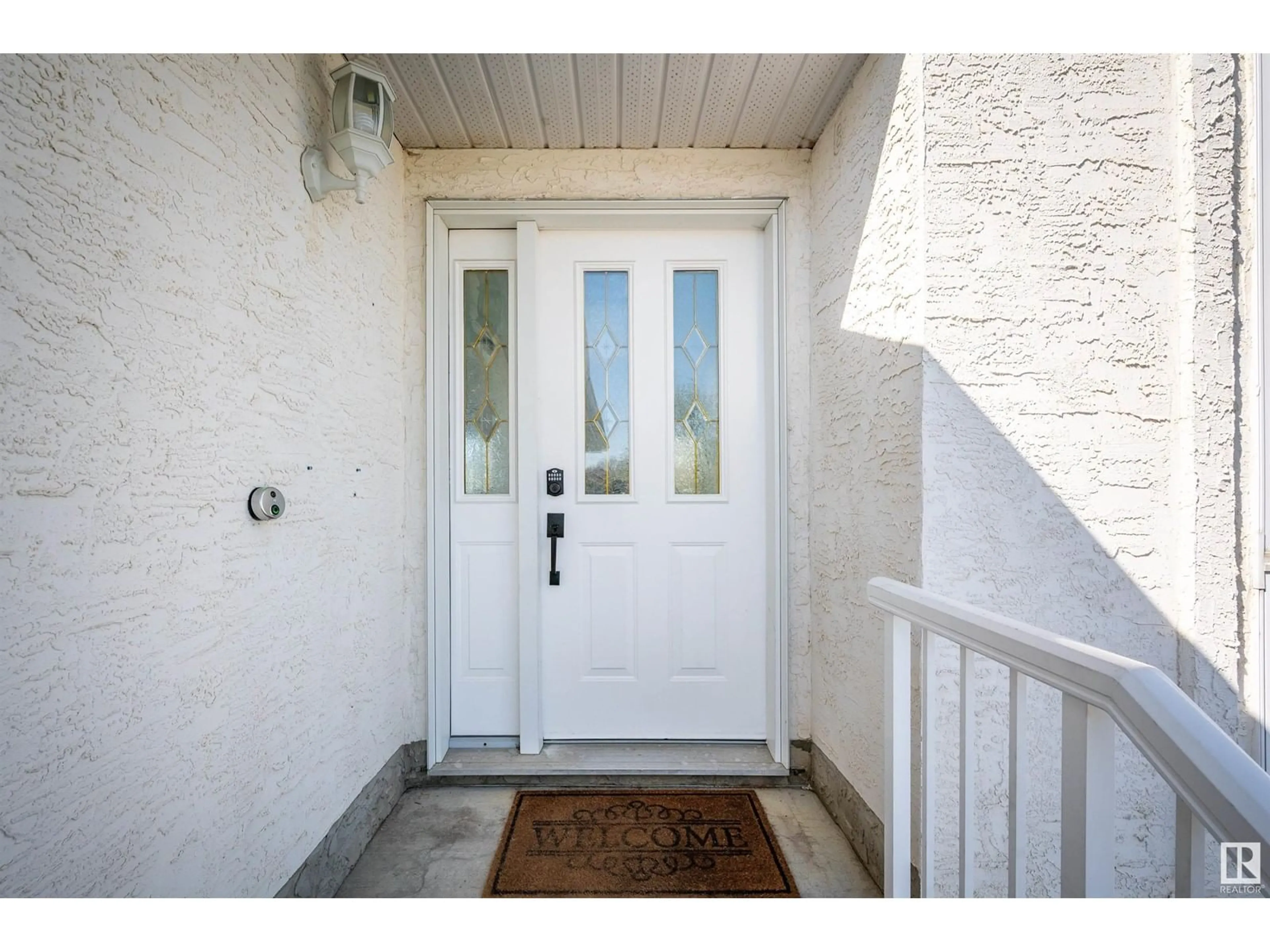 Indoor entryway for 17532 107 ST, Edmonton Alberta T5X6C1