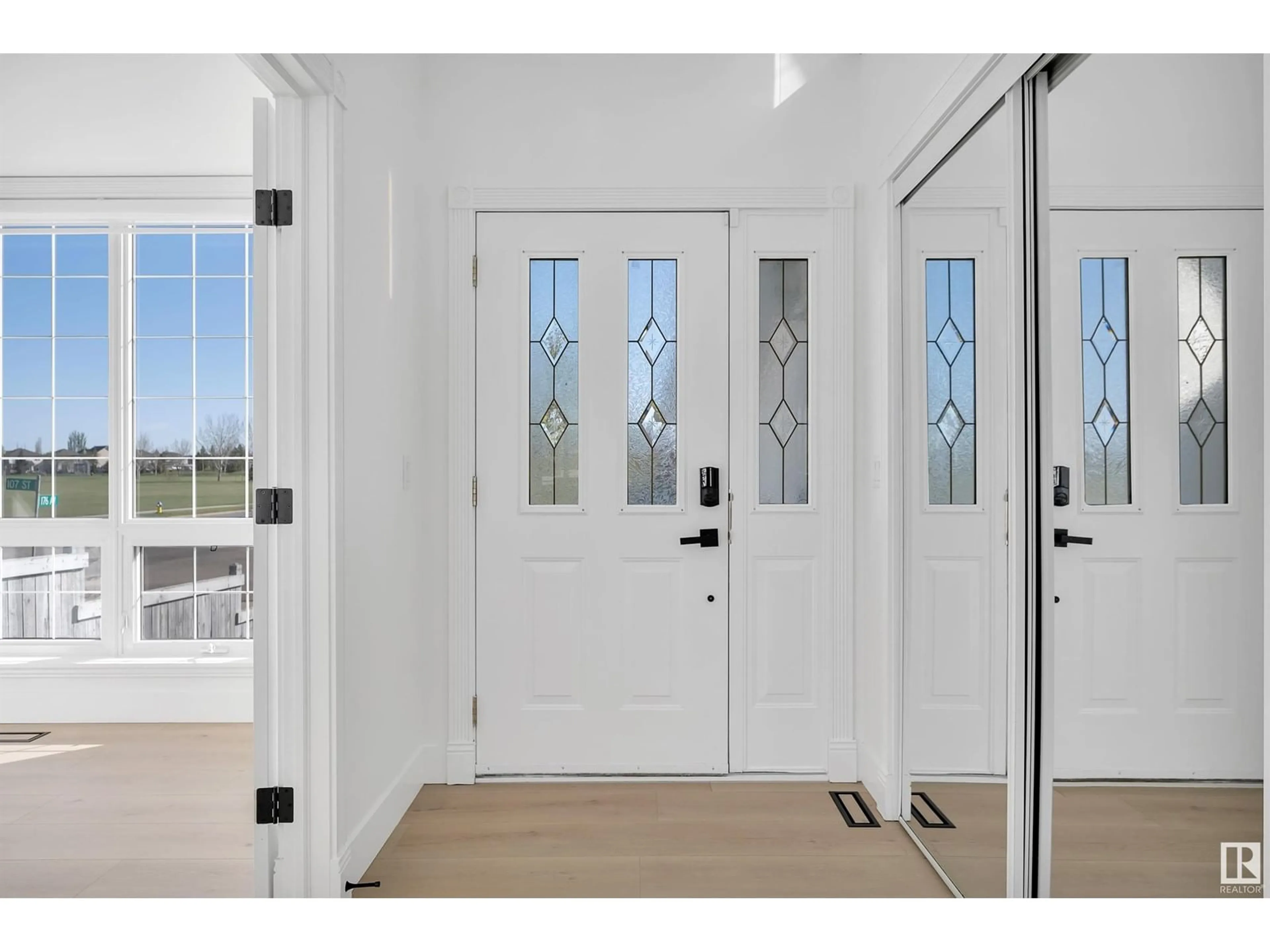 Indoor entryway for 17532 107 ST, Edmonton Alberta T5X6C1