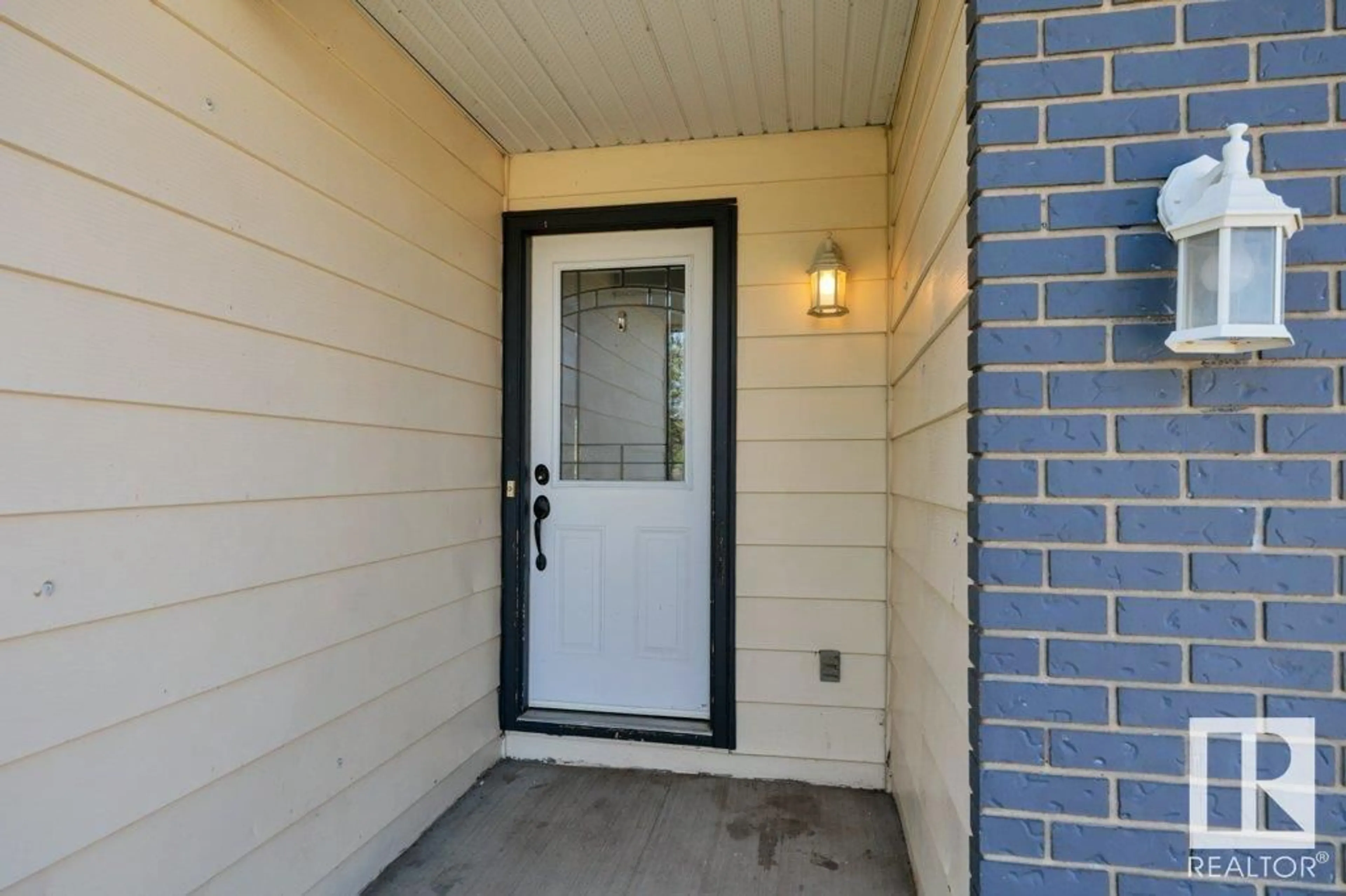 Indoor entryway for 4210 33 AV, Leduc Alberta T9E6B7