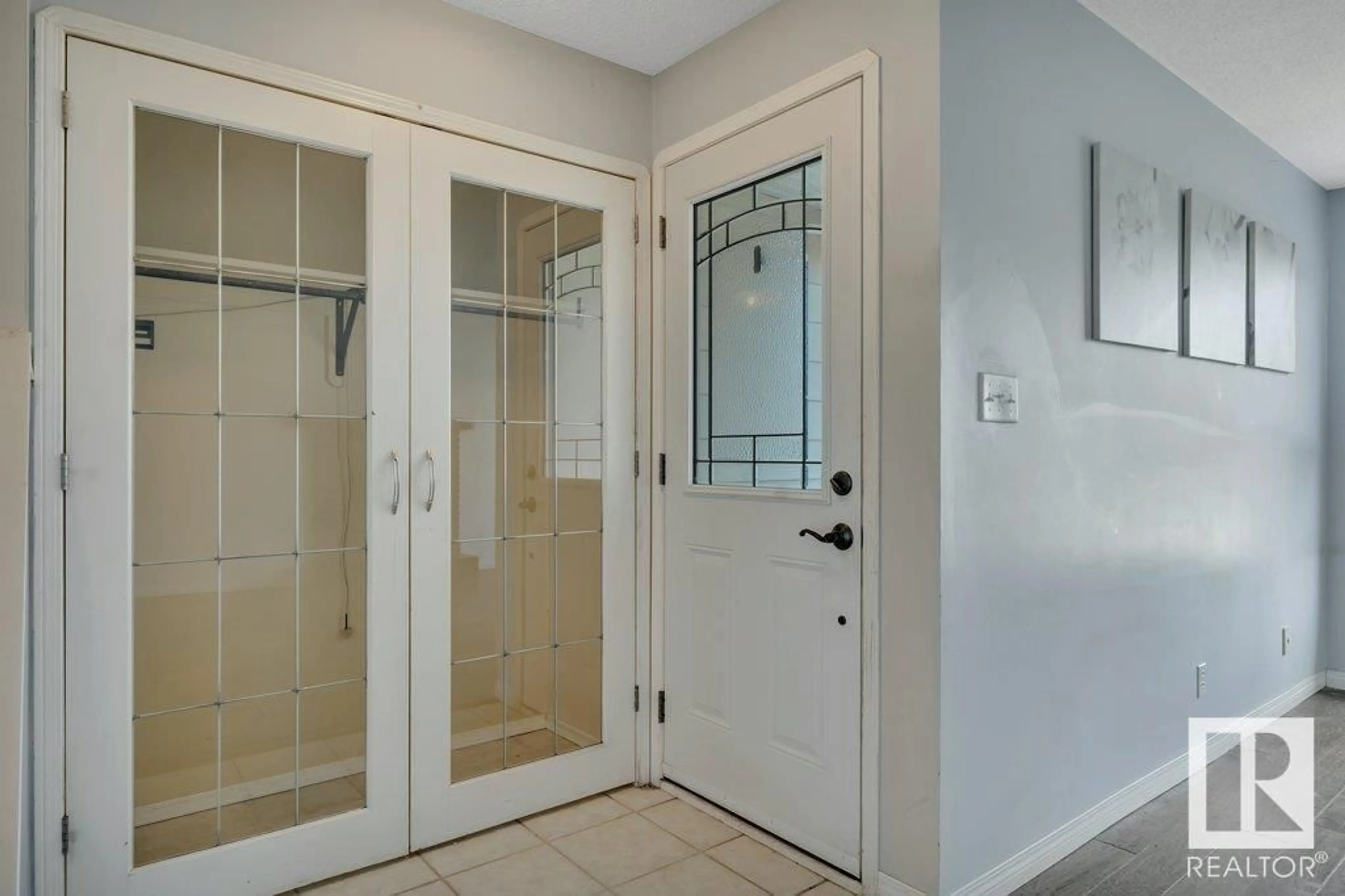 Indoor entryway for 4210 33 AV, Leduc Alberta T9E6B7