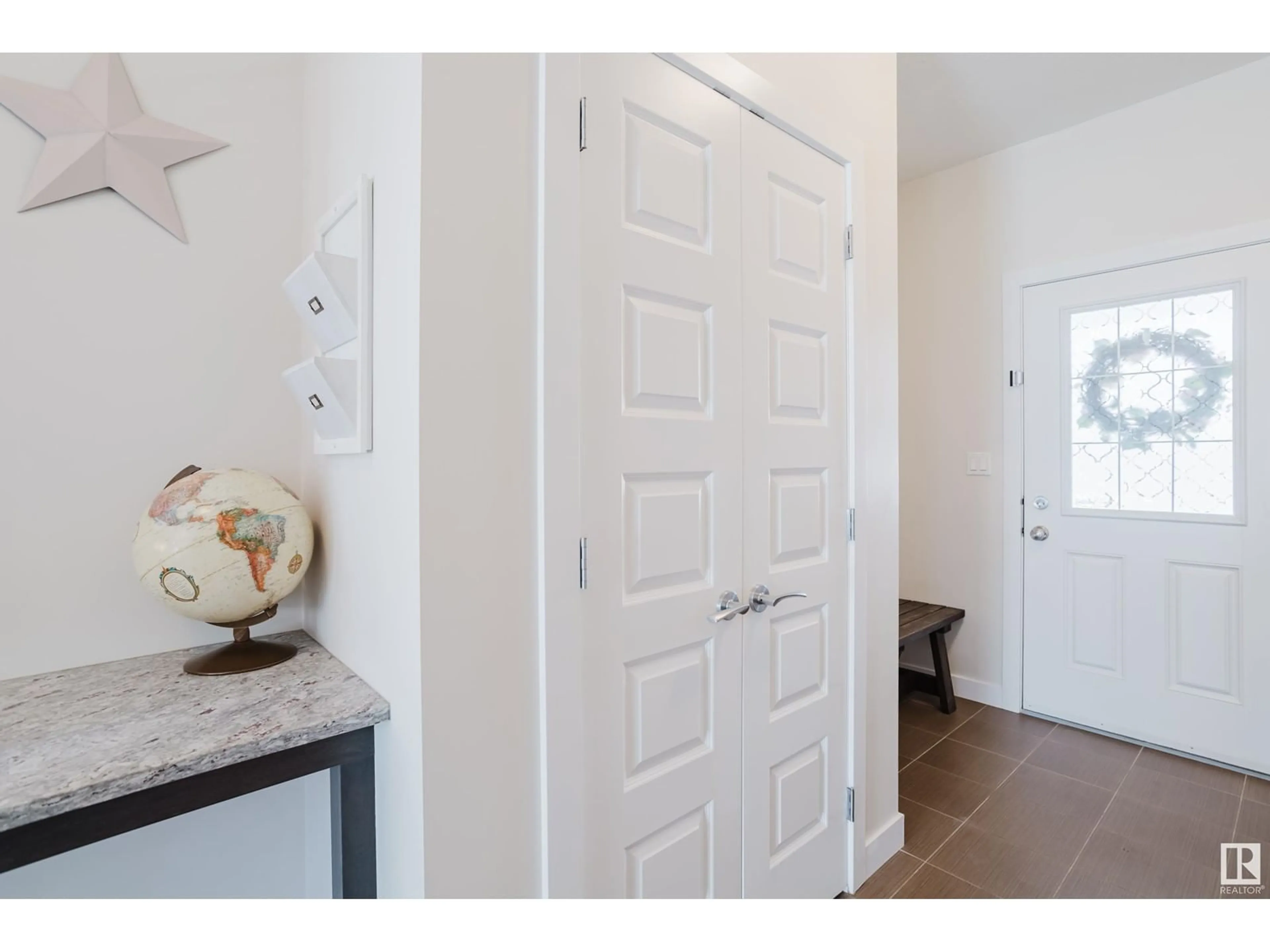 Indoor entryway for 19 PRESCOTT BV, Spruce Grove Alberta T7X0R5