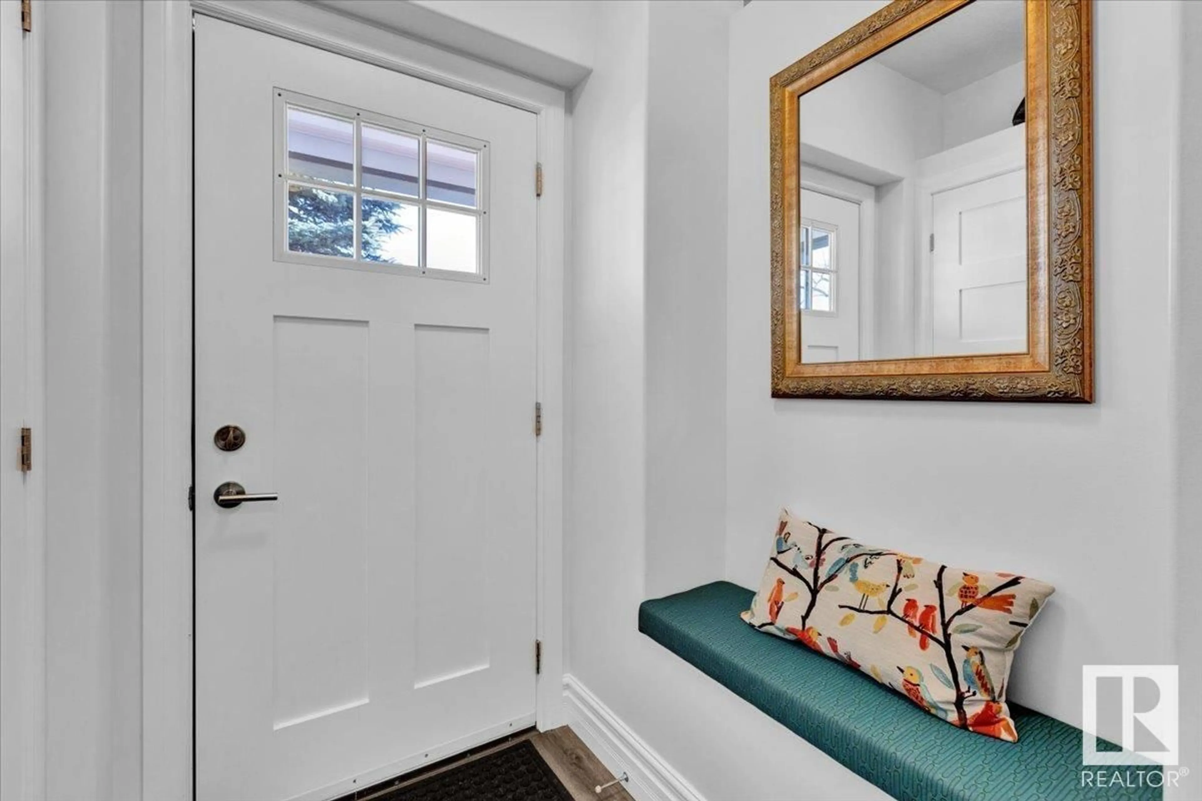 Indoor entryway for 11910 76 ST, Edmonton Alberta T5B2C7