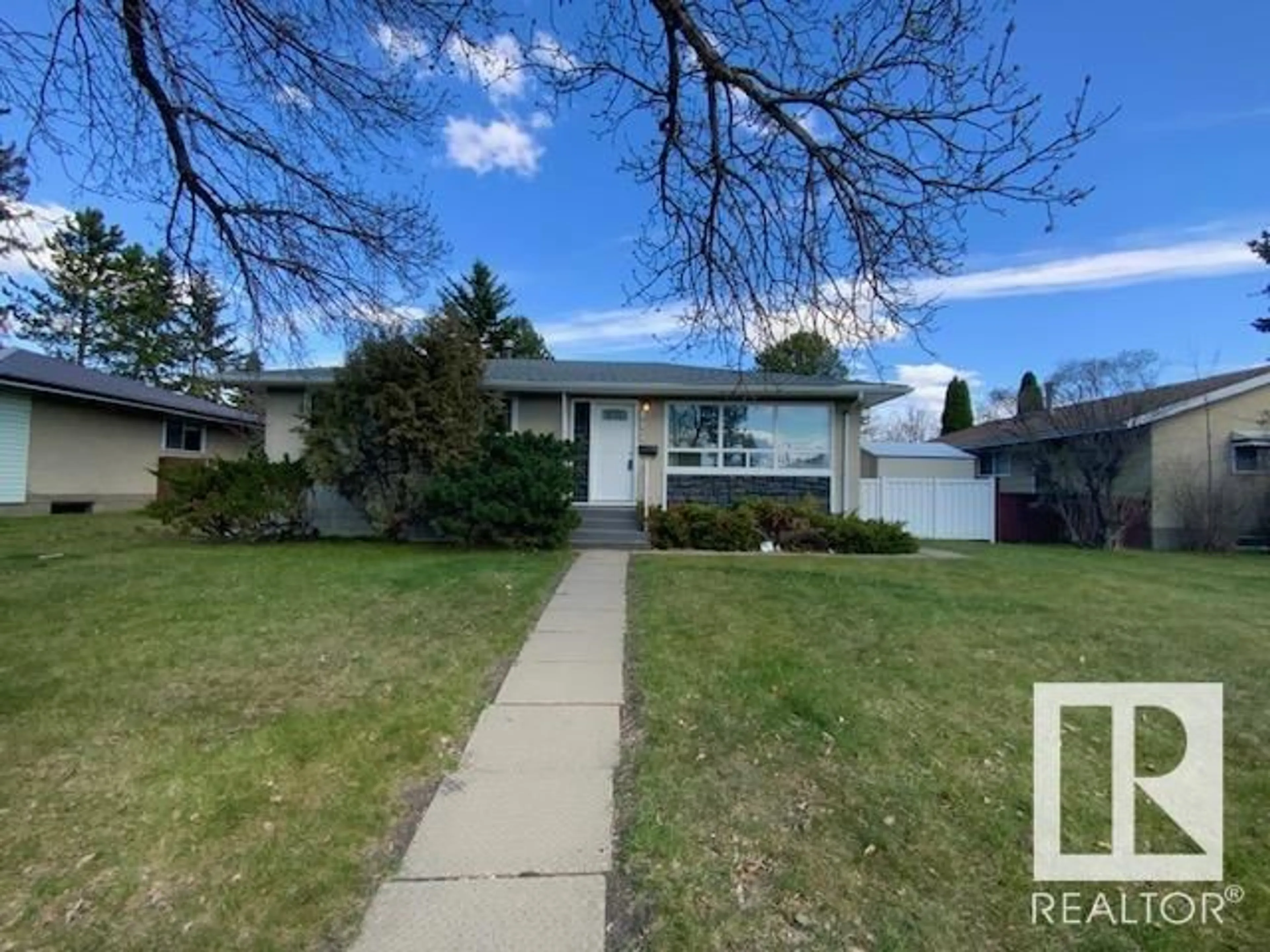 A pic from outside/outdoor area/front of a property/back of a property/a pic from drone, street for 4103 55 ST, Wetaskiwin Alberta T9A1T5