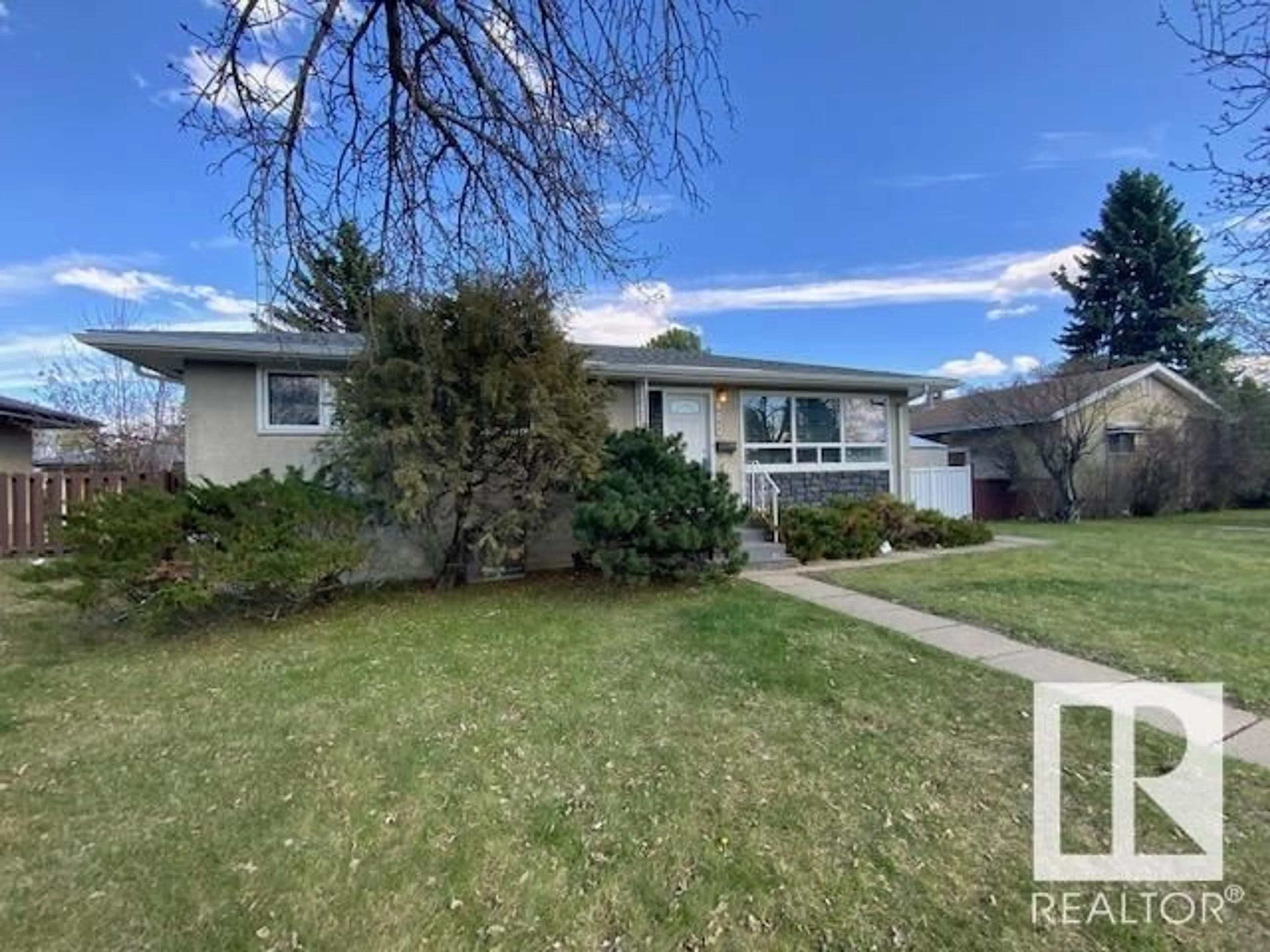 Home with vinyl exterior material, street for 4103 55 ST, Wetaskiwin Alberta T9A1T5