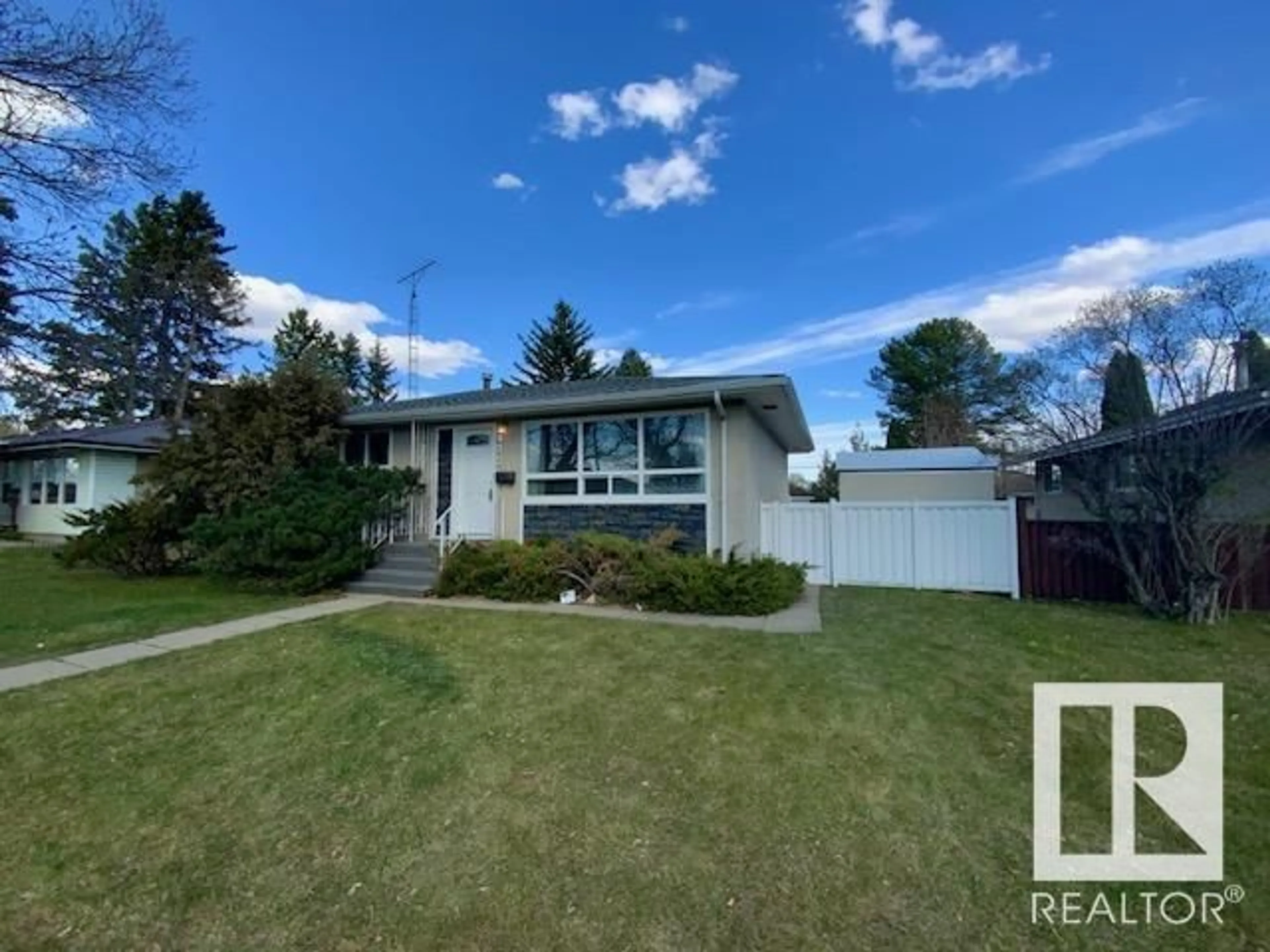A pic from outside/outdoor area/front of a property/back of a property/a pic from drone, street for 4103 55 ST, Wetaskiwin Alberta T9A1T5