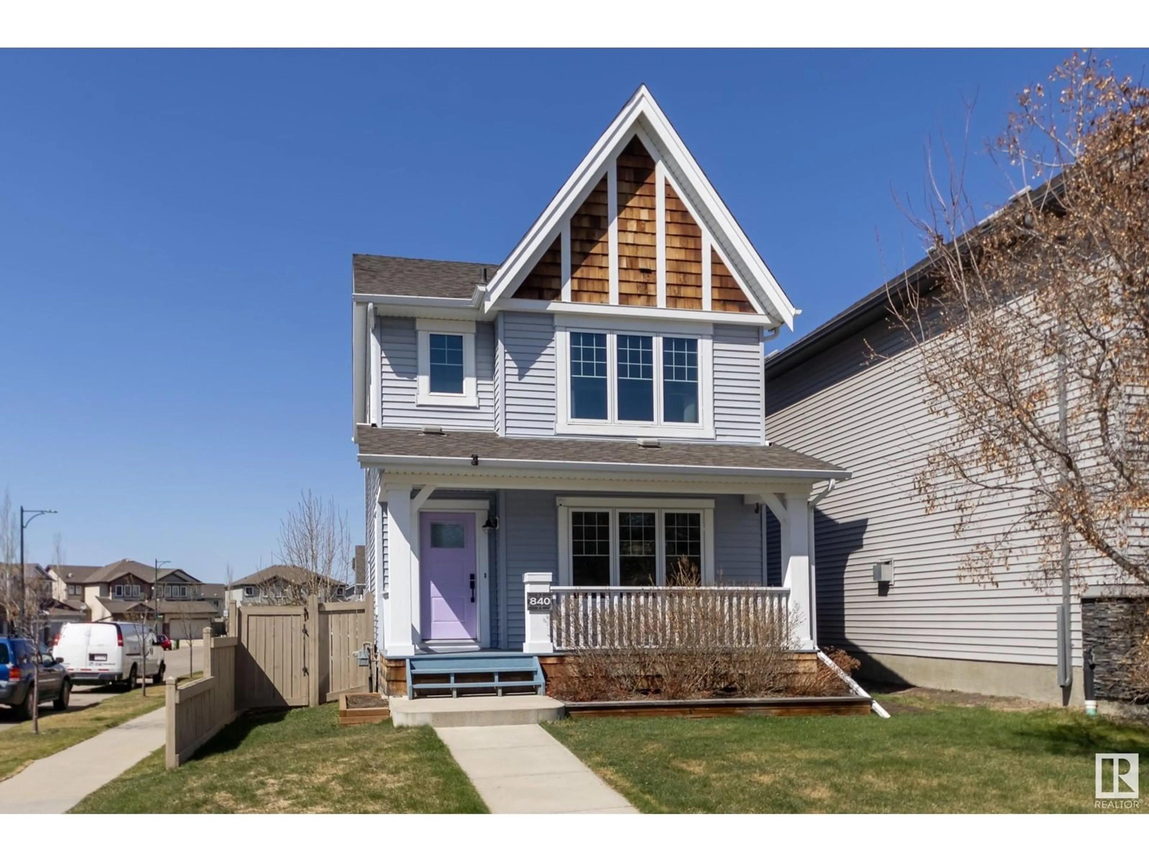 Home with vinyl exterior material, street for 840 37 AV NW, Edmonton Alberta T6T0S3