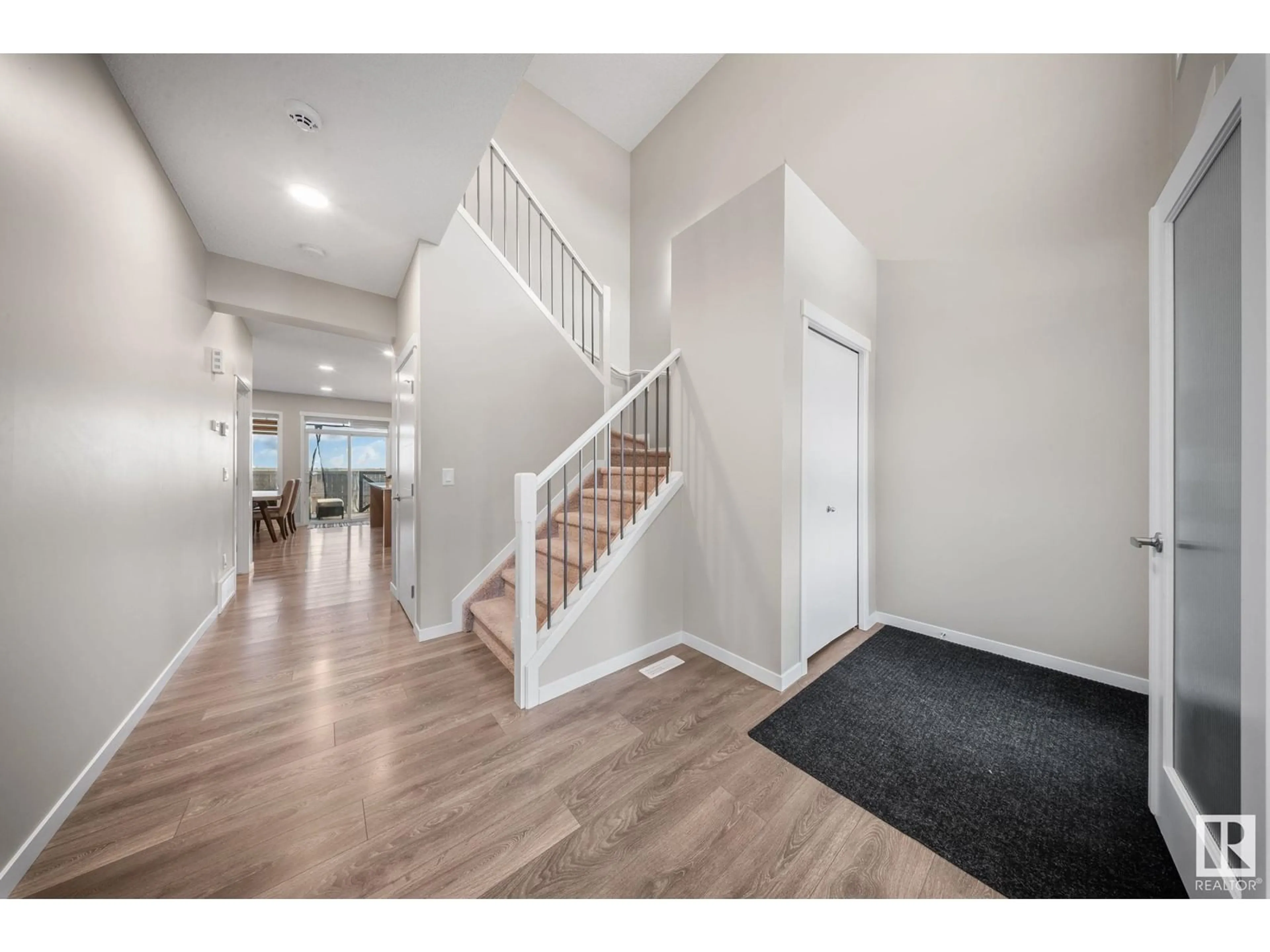 Indoor entryway for 19707 26 AV, Edmonton Alberta T6M0X5