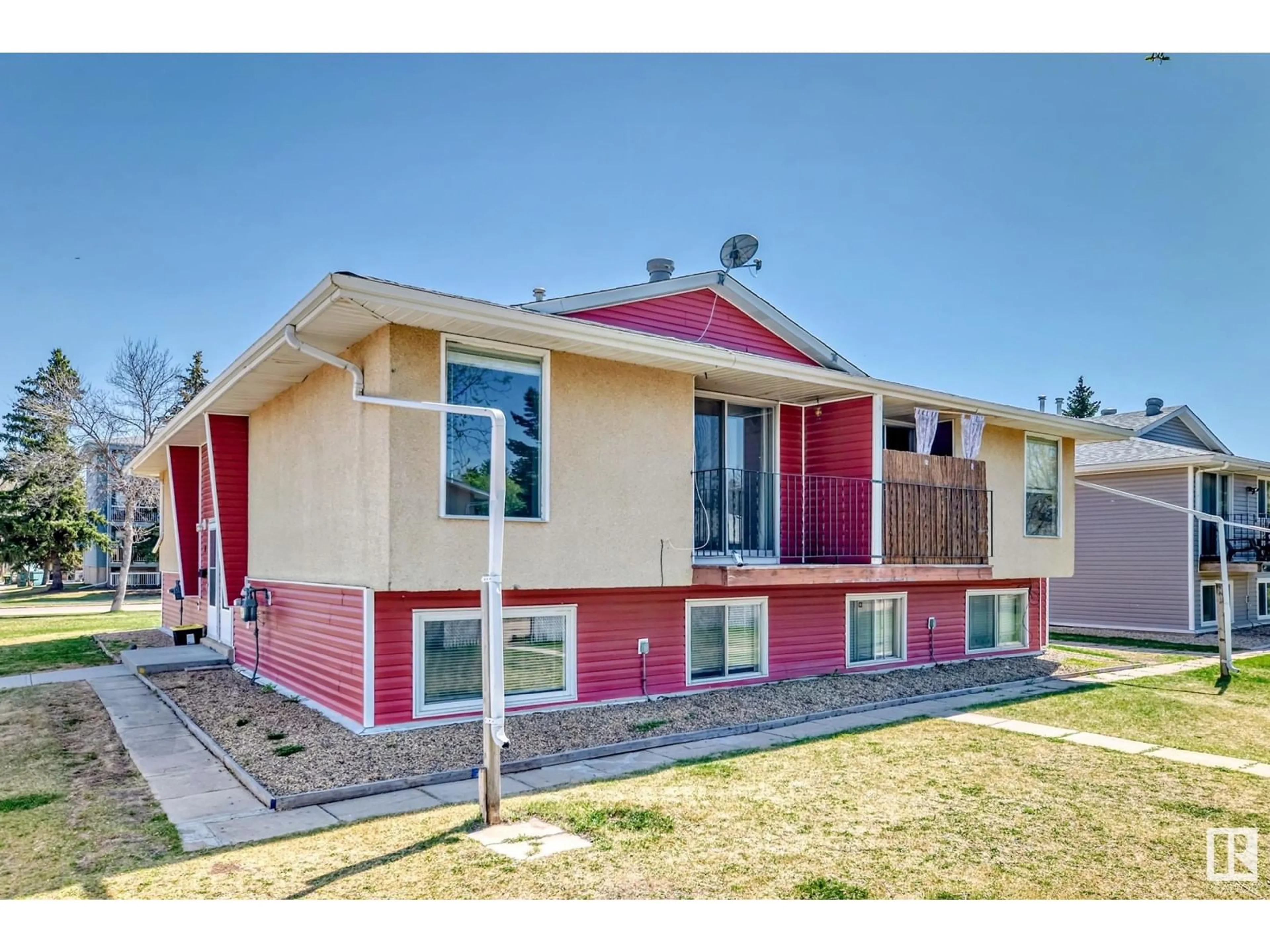 Home with vinyl exterior material, unknown for 122 MT. PLEASANT DR, Camrose Alberta T4V2Y1