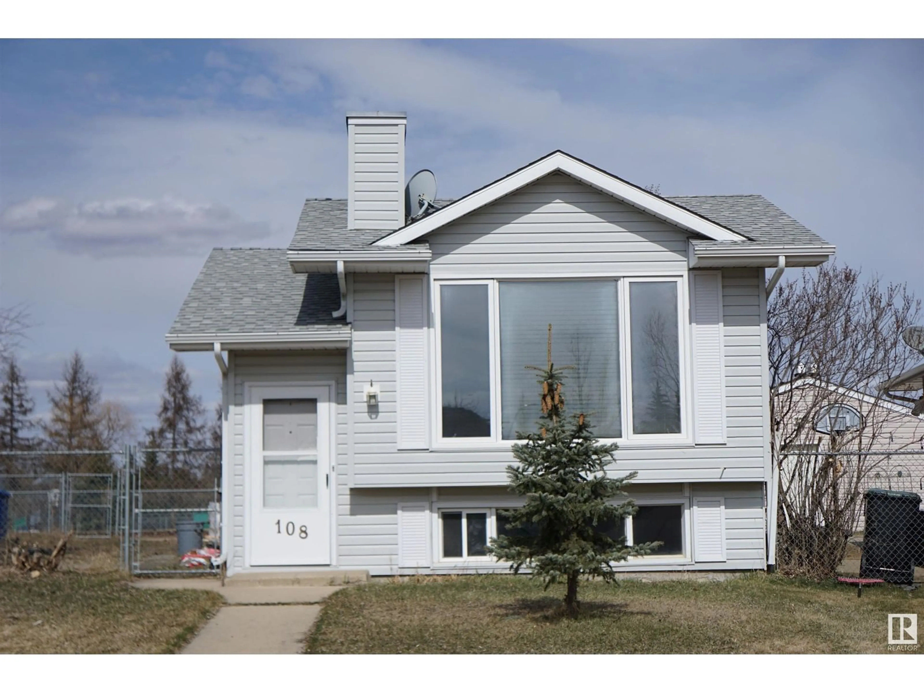 Home with vinyl exterior material, street for 108 PORTER AV, Millet Alberta T0C1Z0