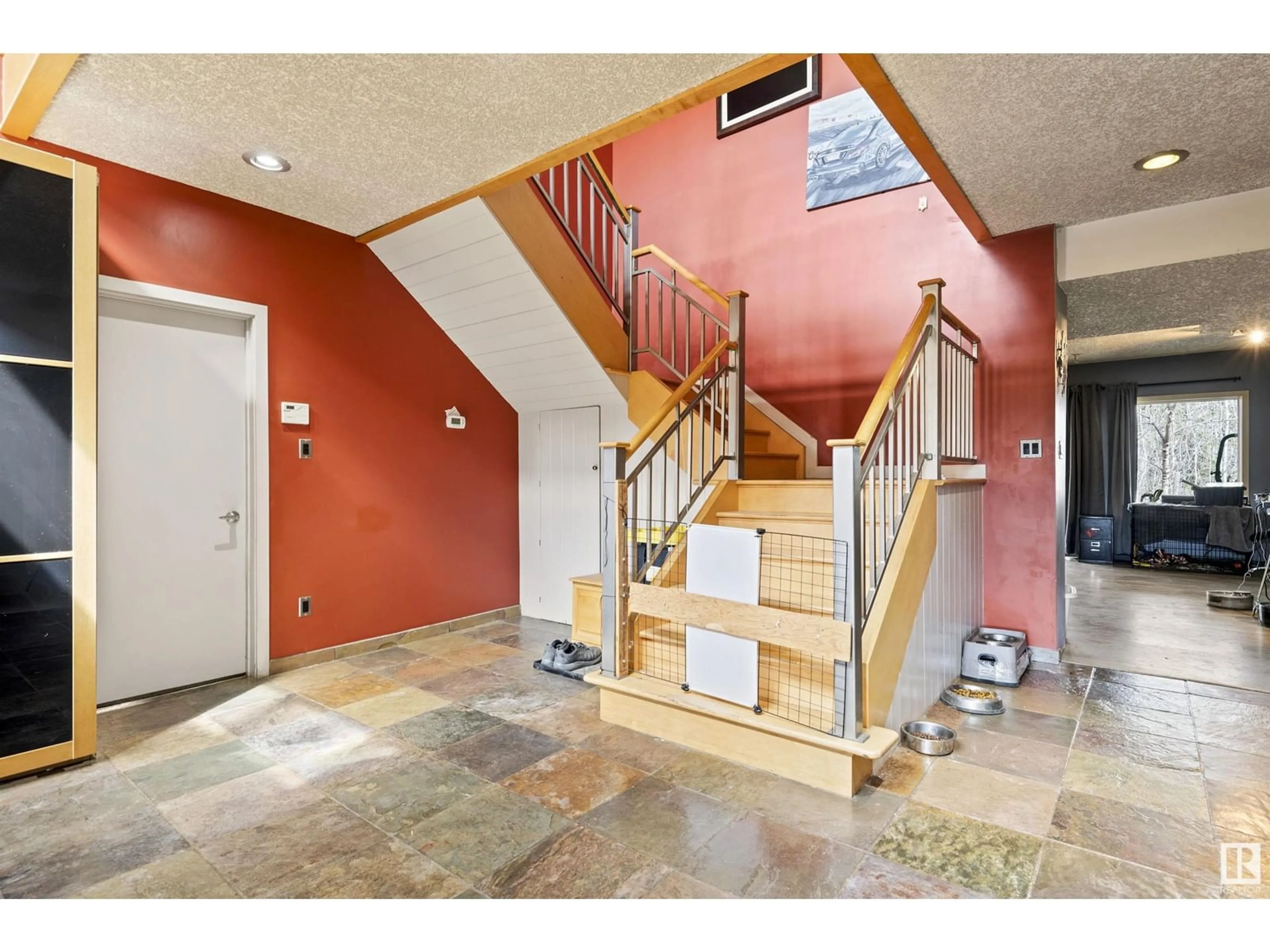 Indoor foyer for #17 - 26120 TWP ROAD 511, Rural Parkland County Alberta T7Y1B8
