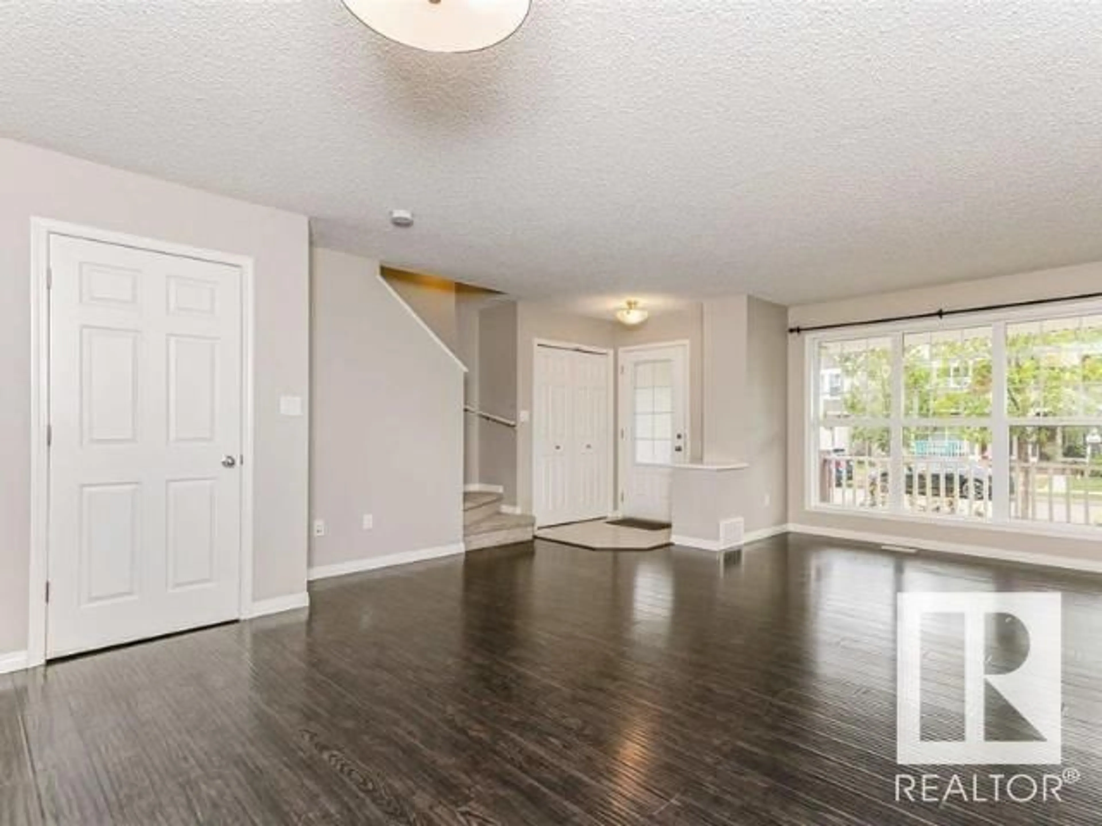 A pic of a room for 6929 21A AV, Edmonton Alberta T8B1A4