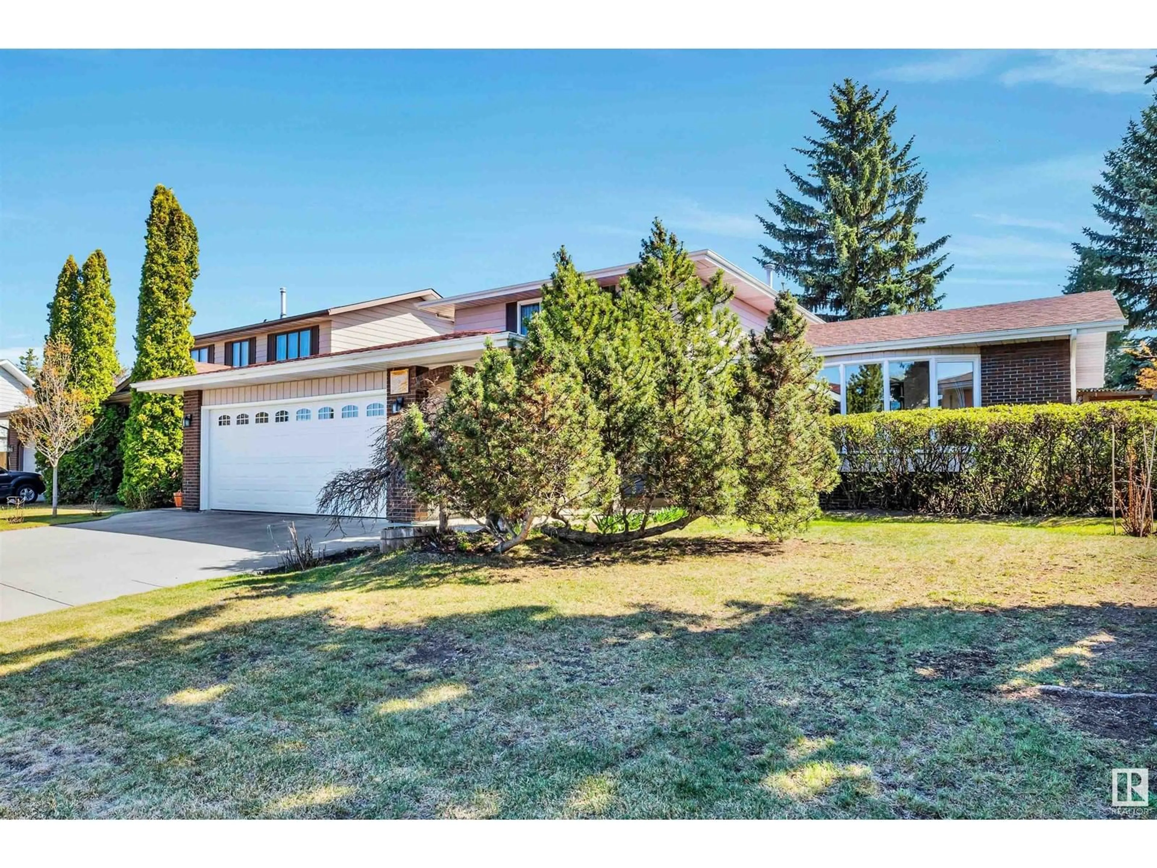 A pic from outside/outdoor area/front of a property/back of a property/a pic from drone, street for 11119 30 AV, Edmonton Alberta T6J3Y7