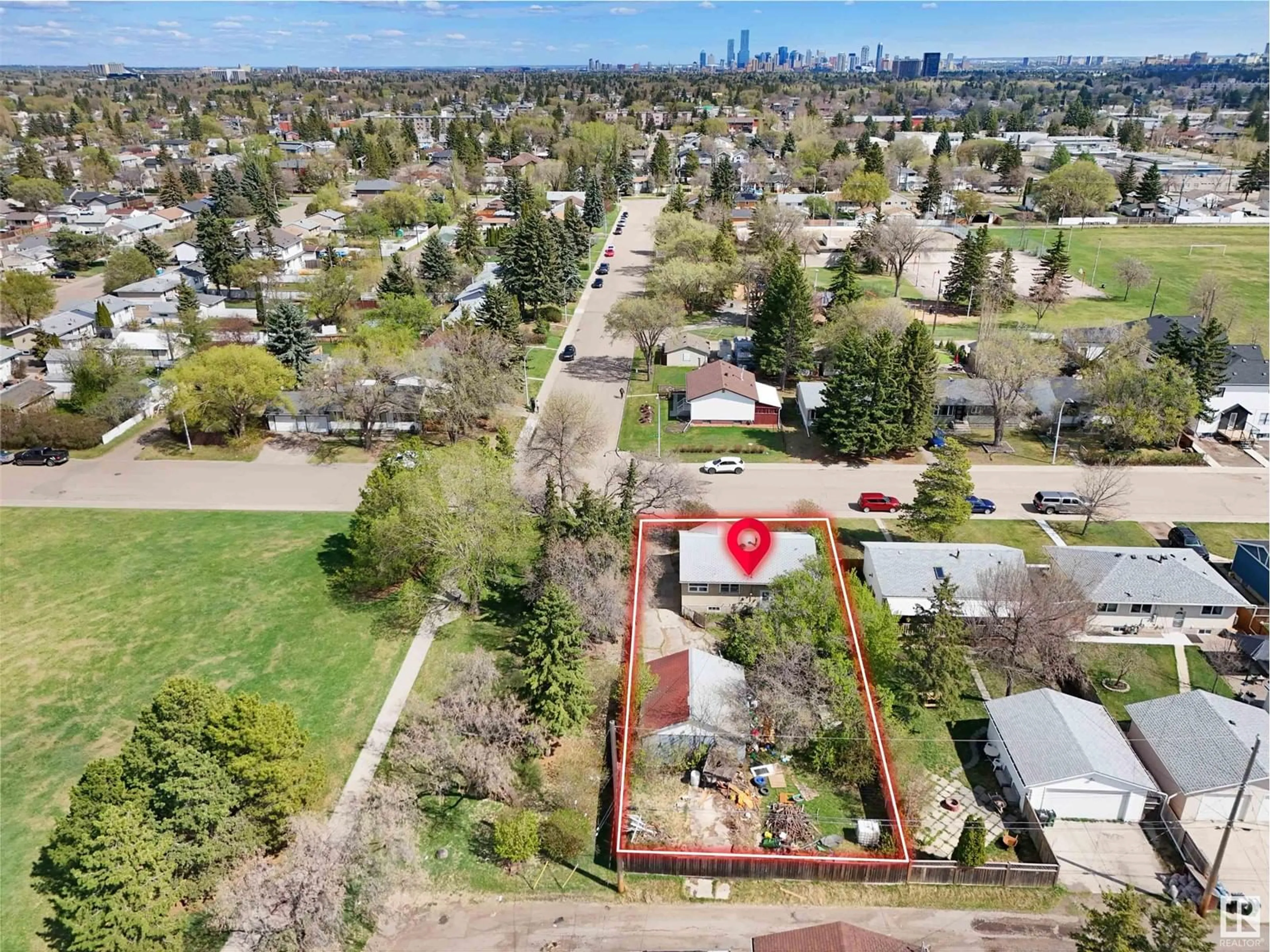 A pic from outside/outdoor area/front of a property/back of a property/a pic from drone, street for NW - 10462 161 ST, Edmonton Alberta T5P3J7