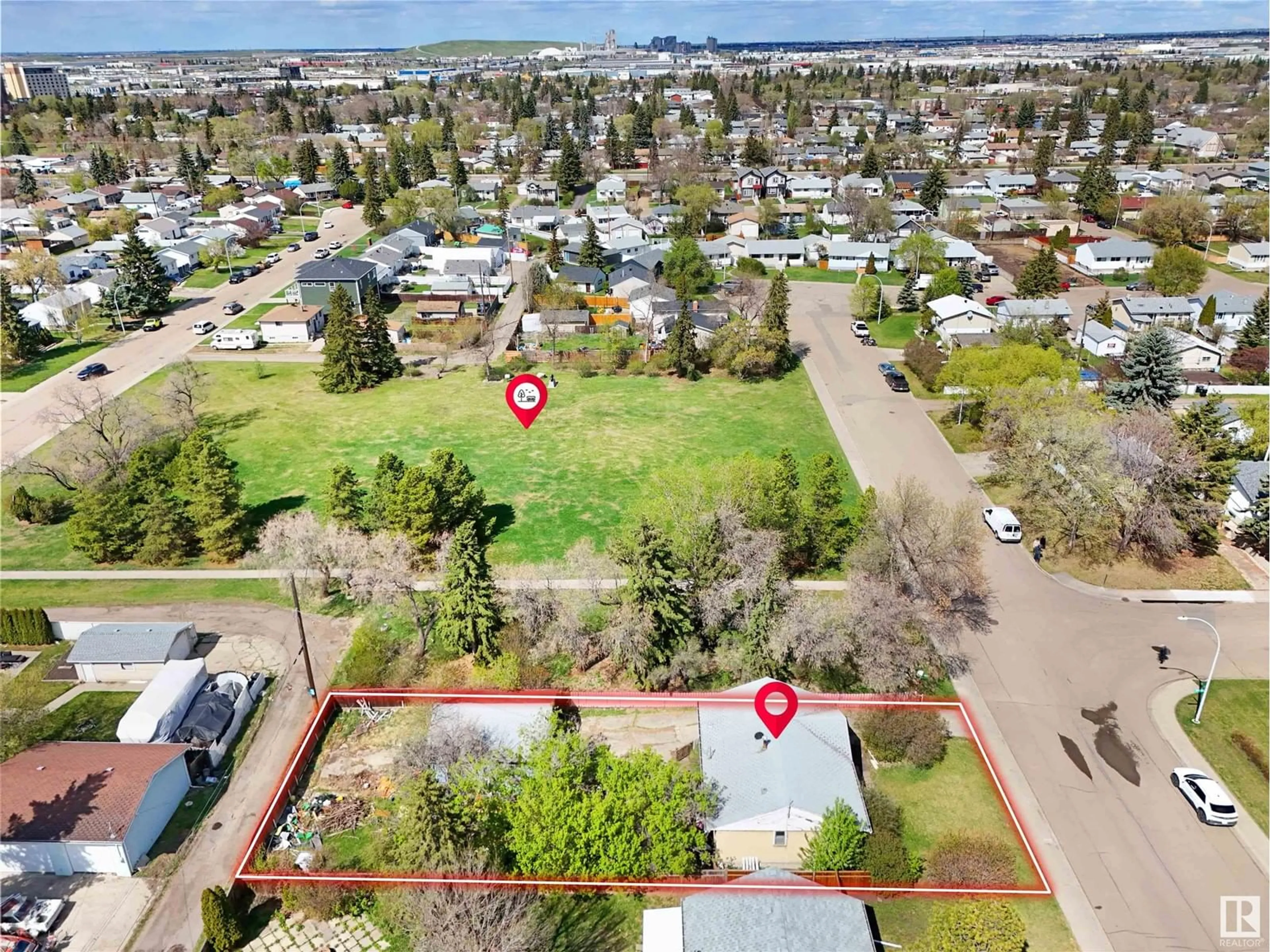 A pic from outside/outdoor area/front of a property/back of a property/a pic from drone, street for NW - 10462 161 ST, Edmonton Alberta T5P3J7