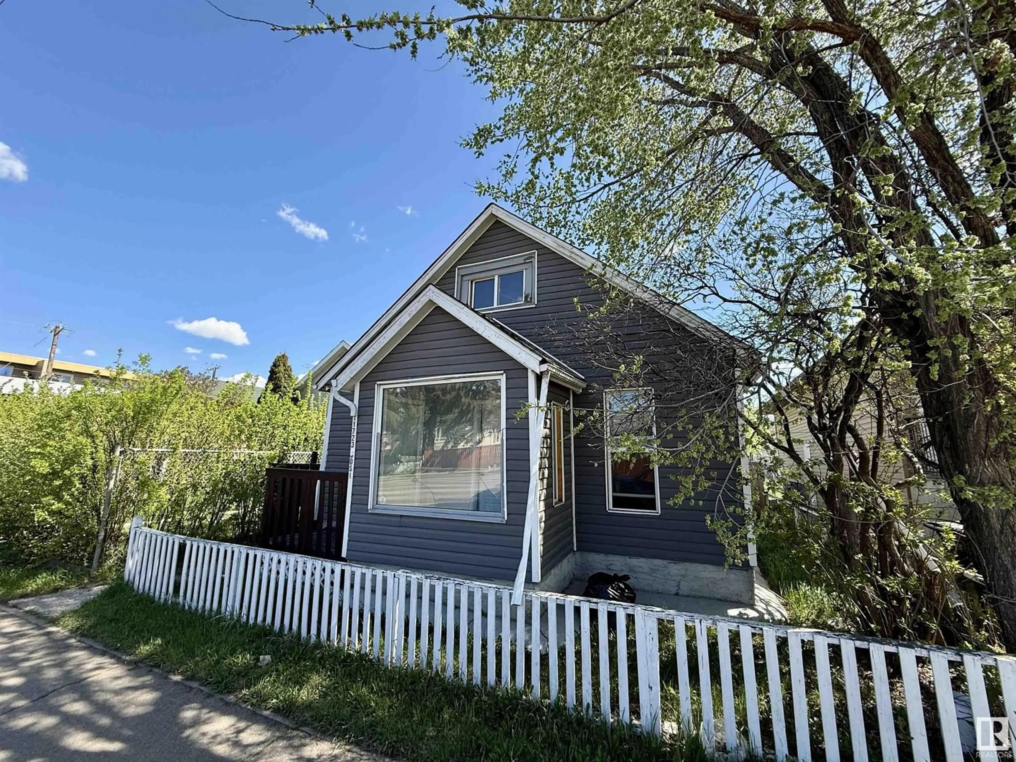 Home with vinyl exterior material, street for NW - 11723 80 ST, Edmonton Alberta T5B2N4