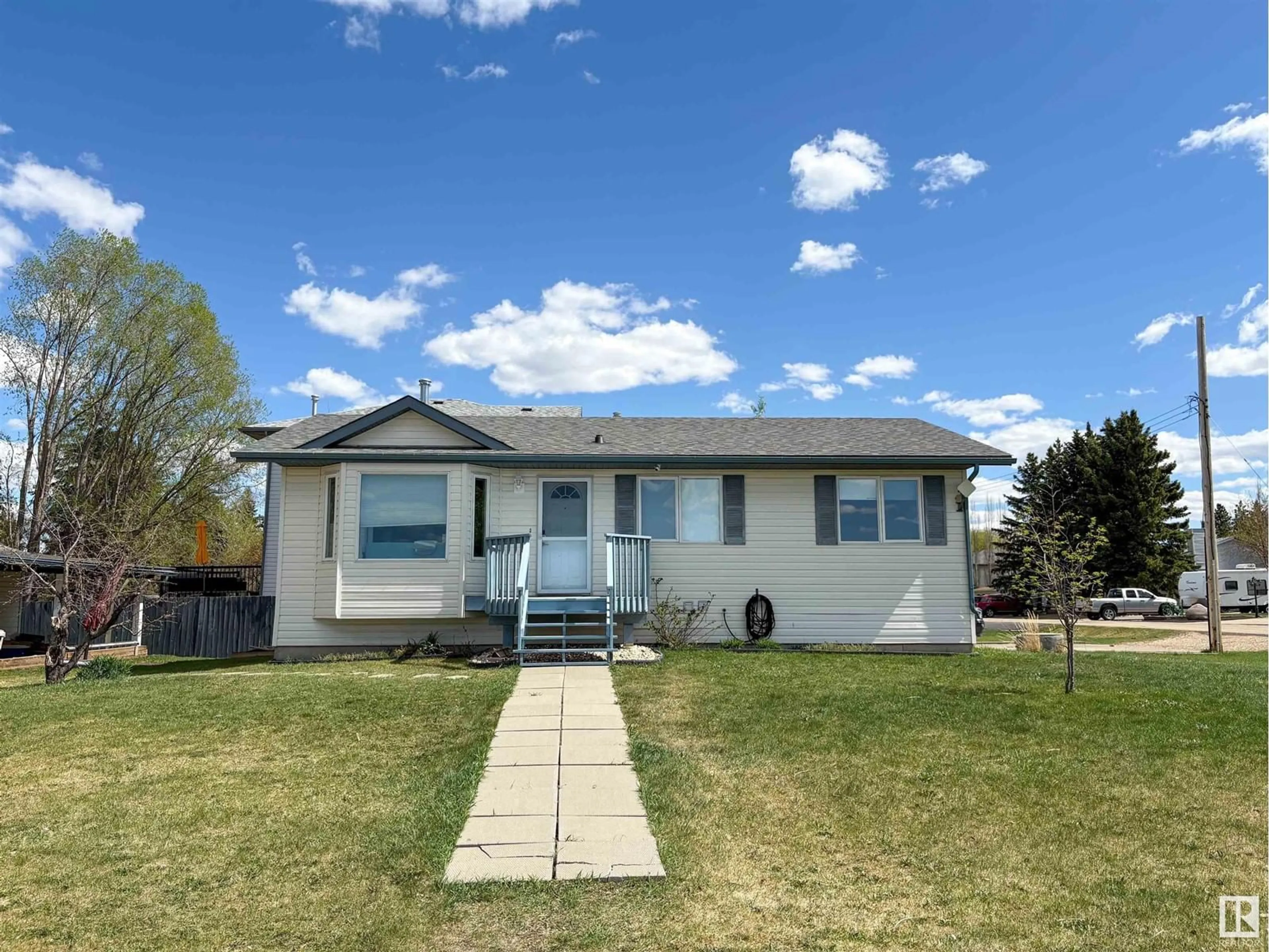 Home with vinyl exterior material, street for 430 ST. JOHN ST, Cardiff Alberta T8R2G5