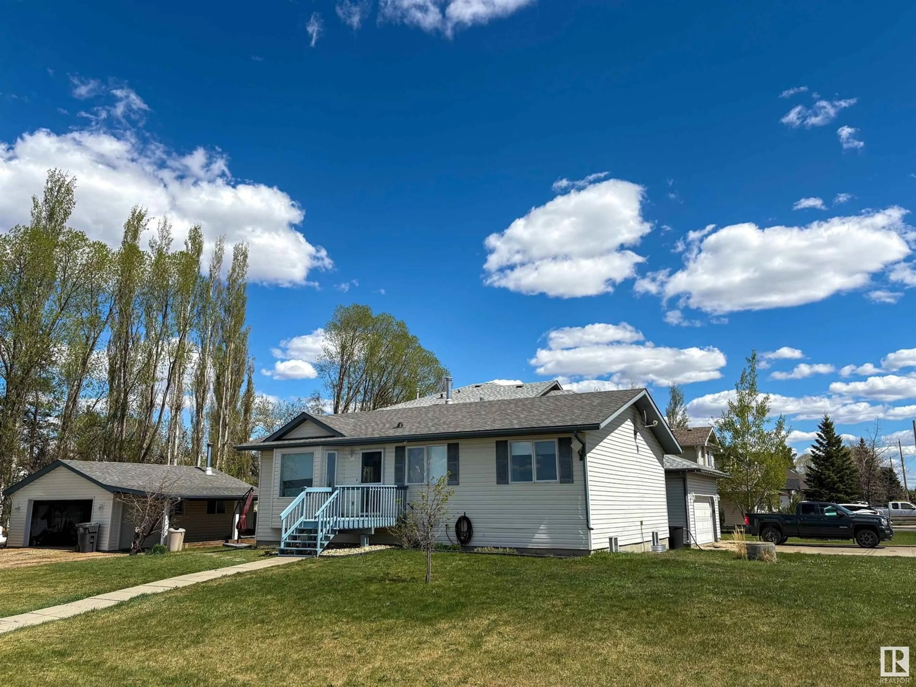 Home with vinyl exterior material, unknown for 430 ST. JOHN ST, Cardiff Alberta T8R2G5