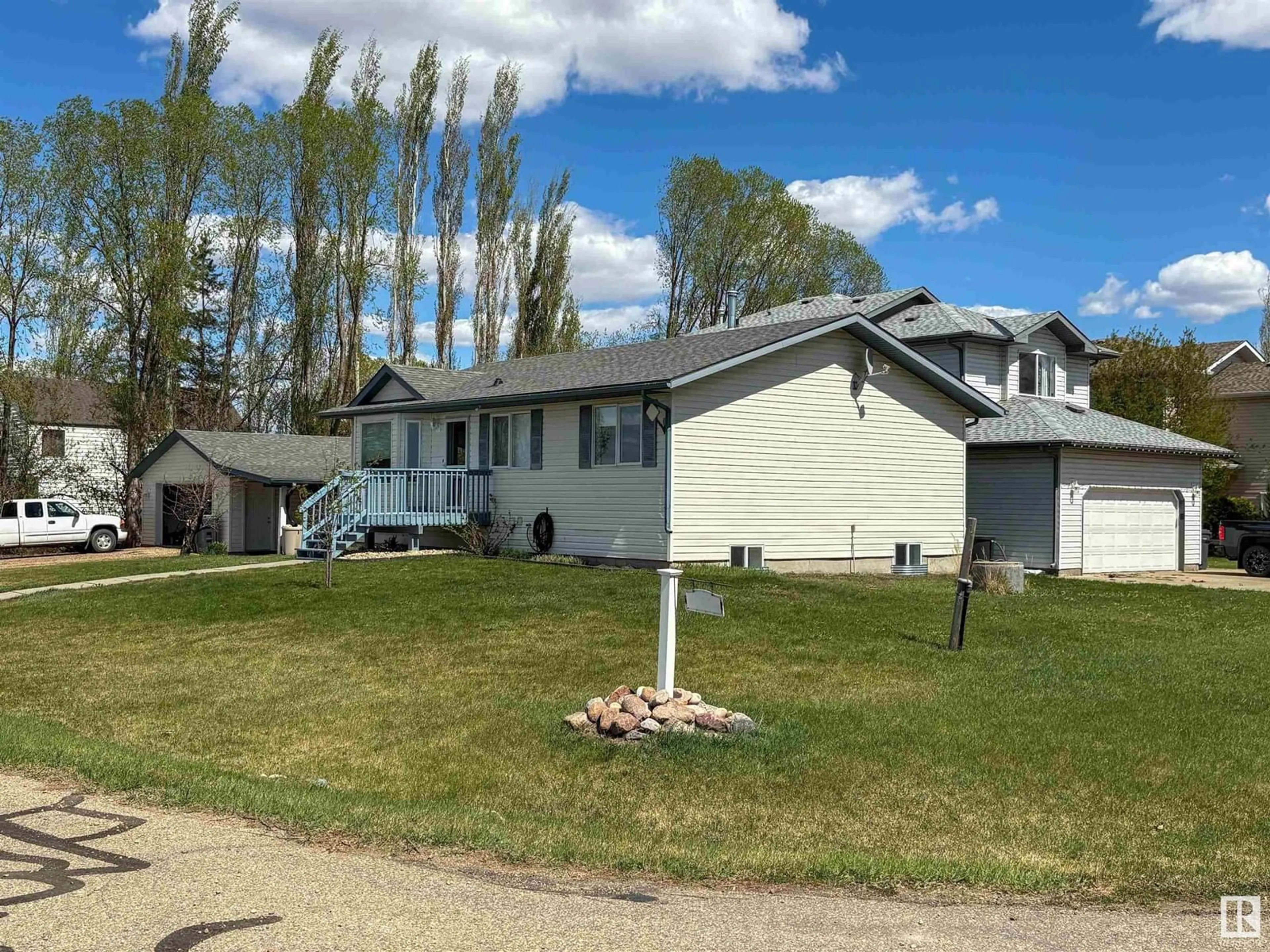 A pic from outside/outdoor area/front of a property/back of a property/a pic from drone, street for 430 ST. JOHN ST, Cardiff Alberta T8R2G5