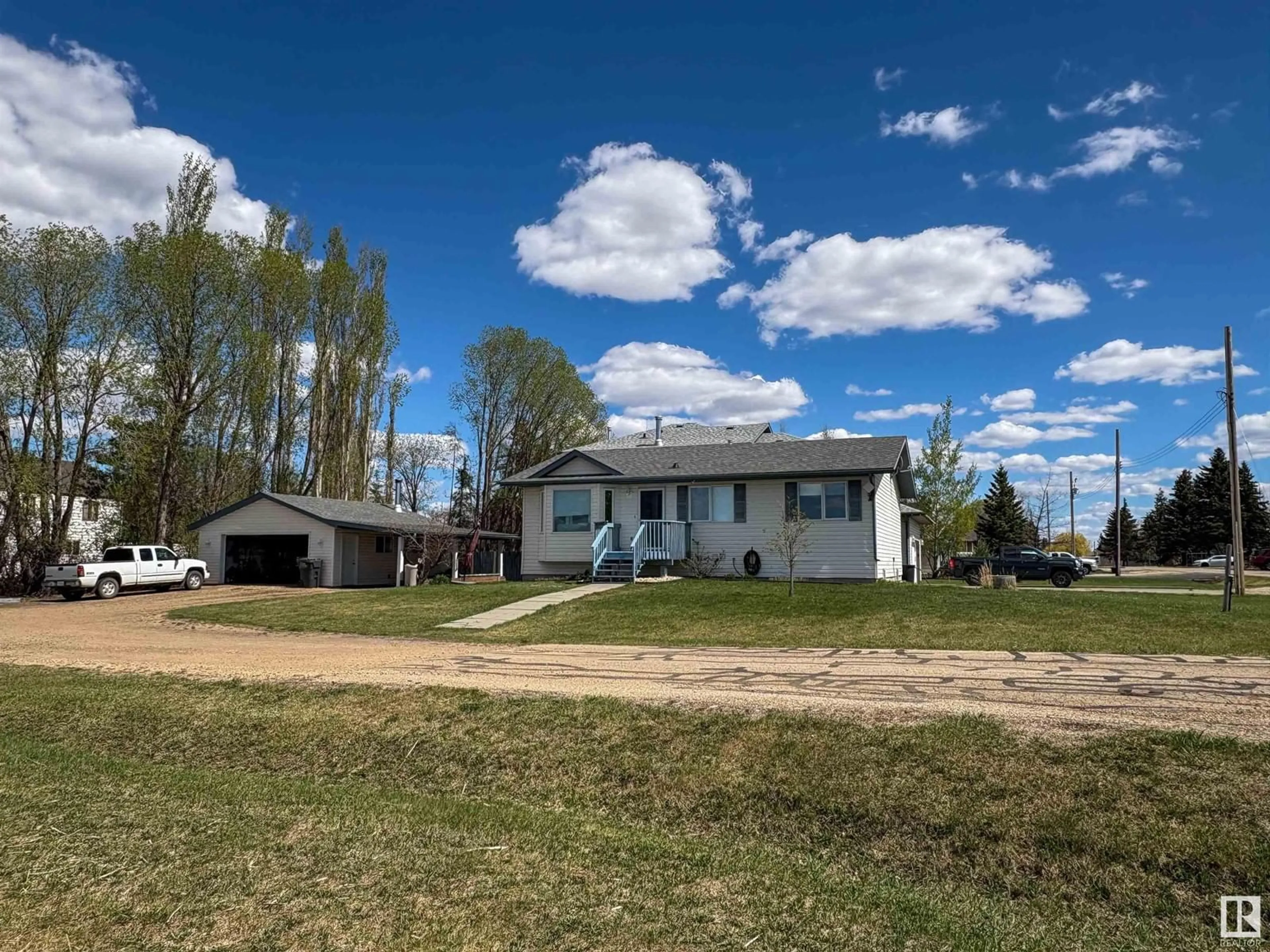 A pic from outside/outdoor area/front of a property/back of a property/a pic from drone, street for 430 ST. JOHN ST, Cardiff Alberta T8R2G5
