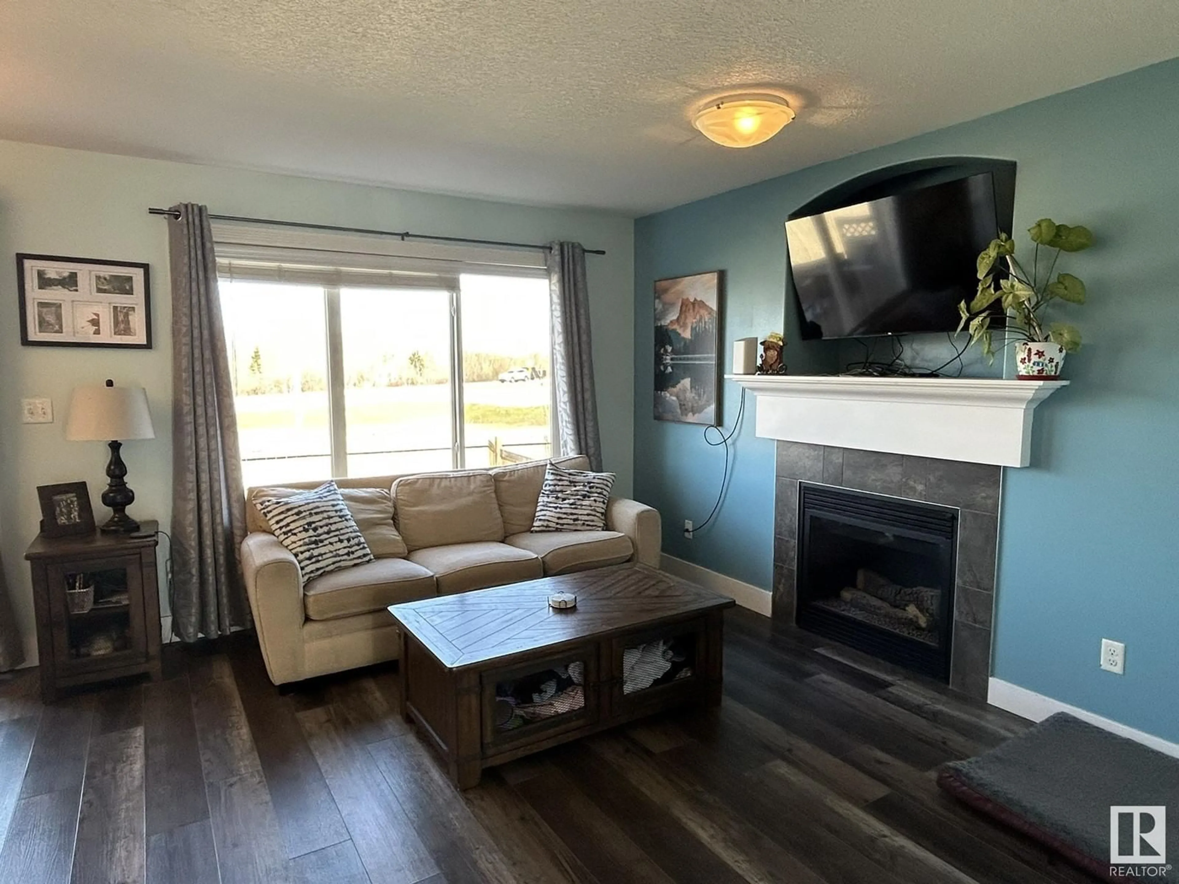 Living room with furniture, wood/laminate floor for 64 MERIDIAN LO, Stony Plain Alberta T7Z0B8