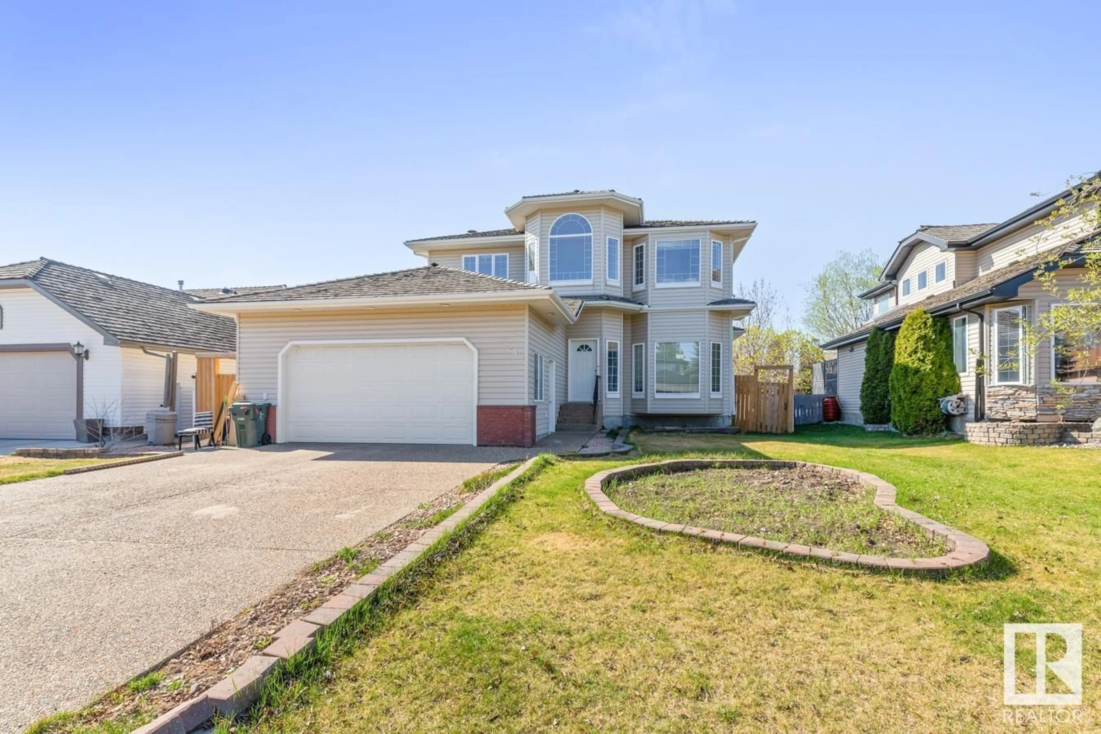 Home with vinyl exterior material, street for 24 AUGUSTA FAIRWAY, Stony Plain Alberta T7Z1Y7