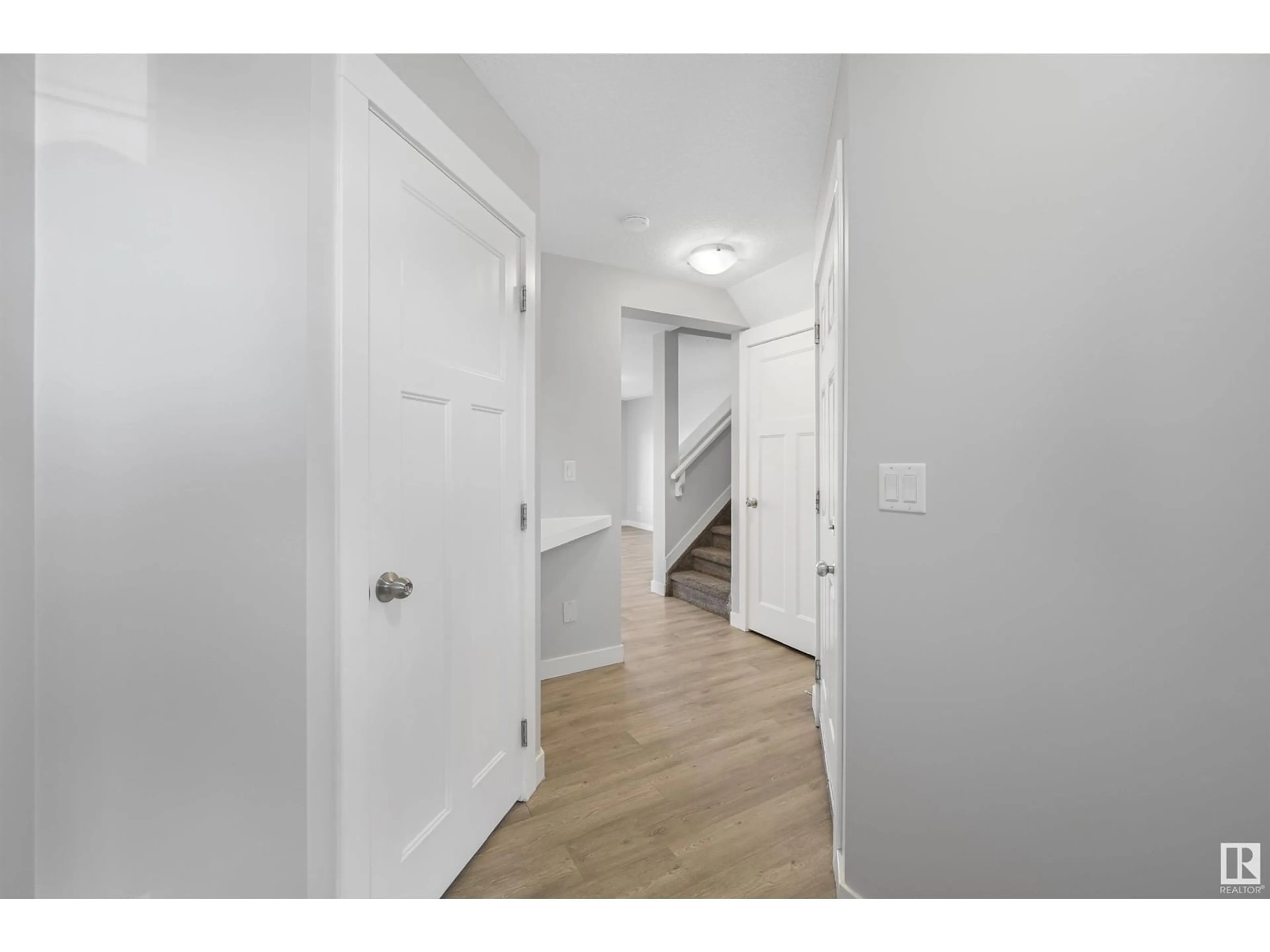 Indoor entryway for 7084 SOUTH TERWILLEGAR DR, Edmonton Alberta T6R0V1