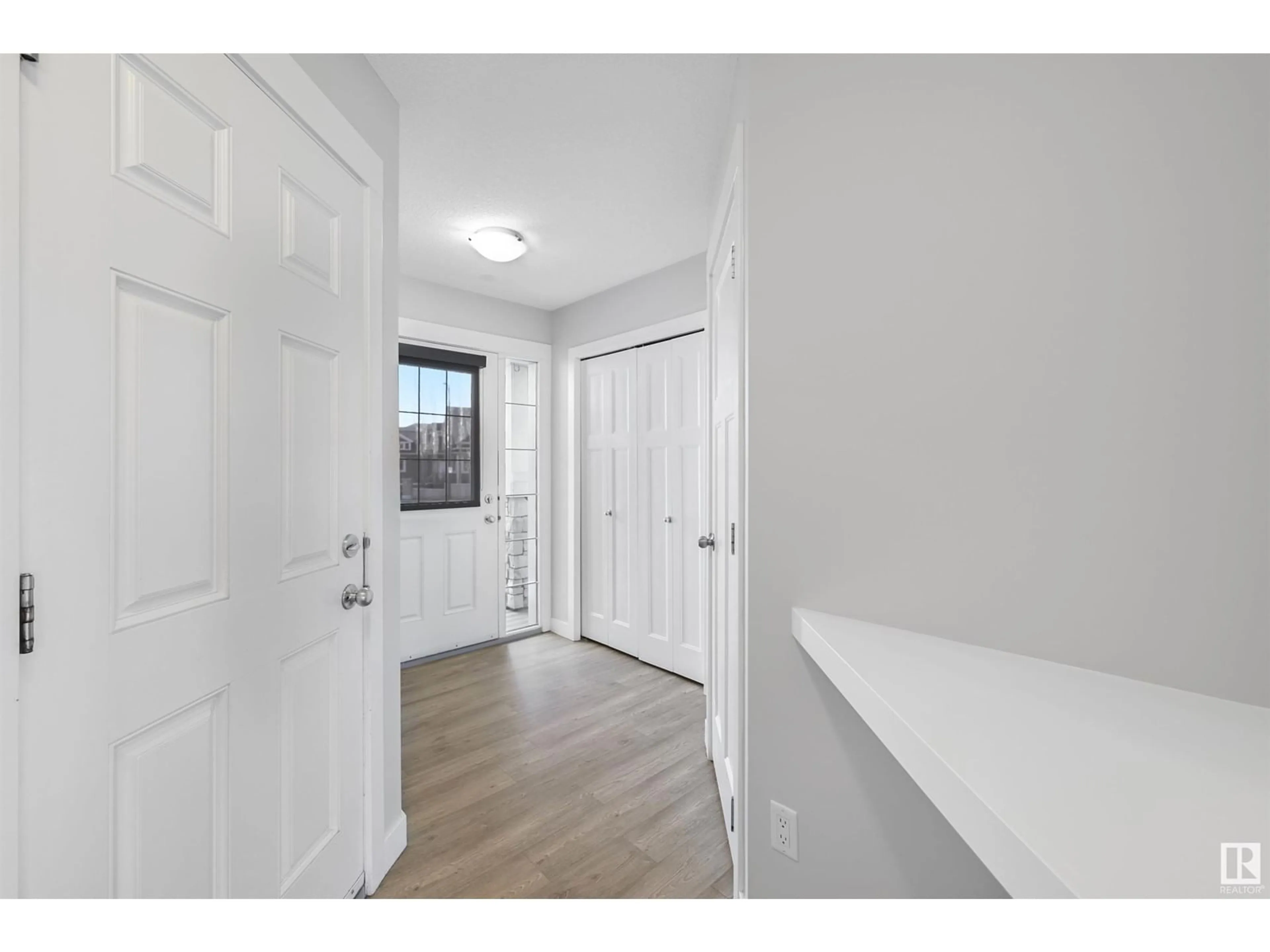 Indoor entryway for 7084 SOUTH TERWILLEGAR DR, Edmonton Alberta T6R0V1