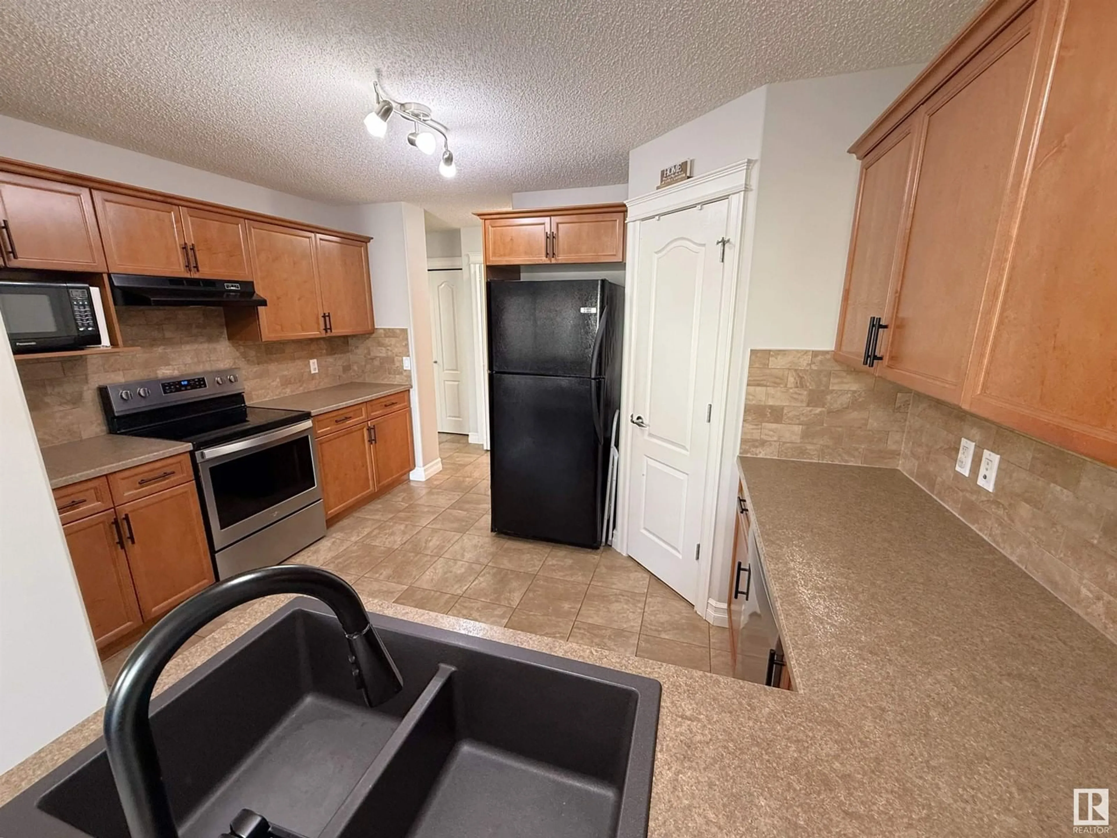 Standard kitchen, unknown for 14 SPRING GROVE CR, Spruce Grove Alberta T7X0E7
