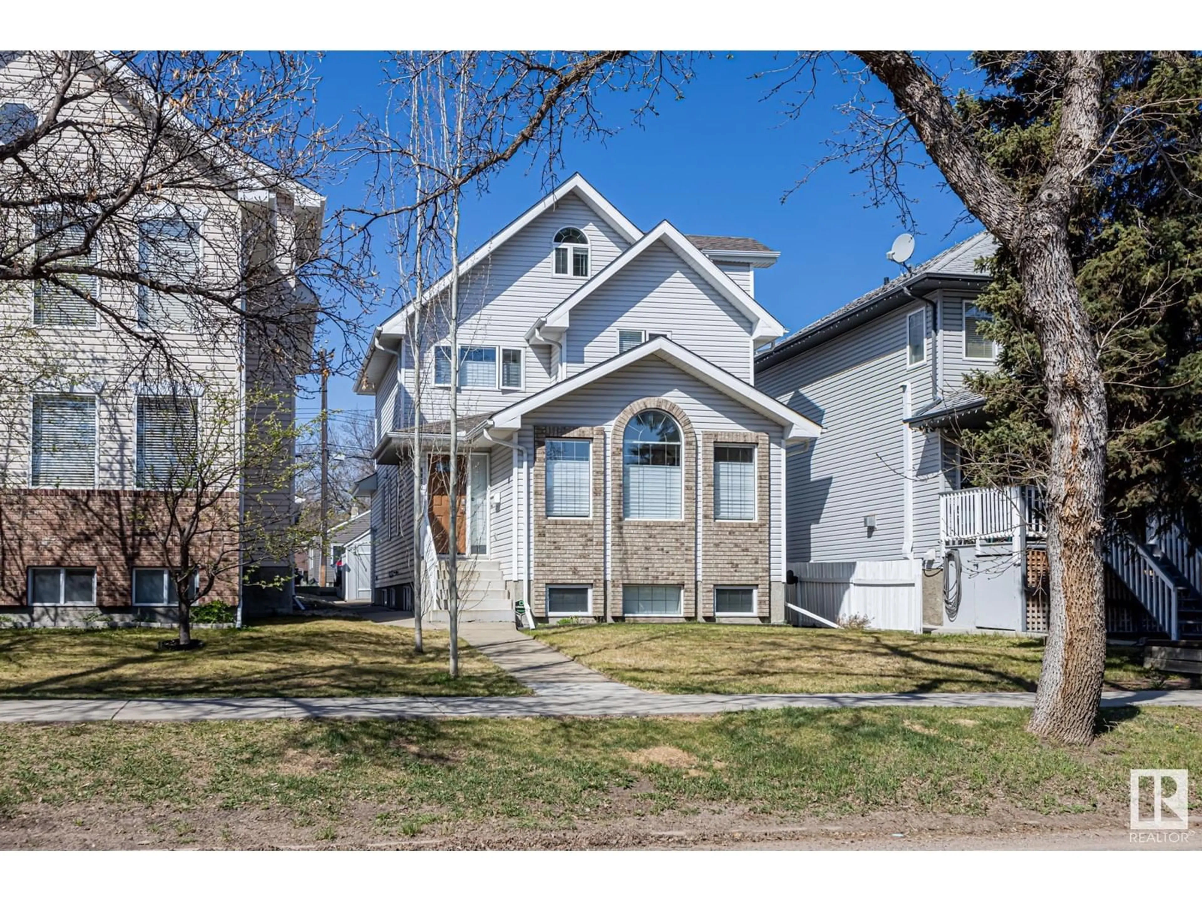 Home with vinyl exterior material, street for 8850 92 ST, Edmonton Alberta T6C3R1
