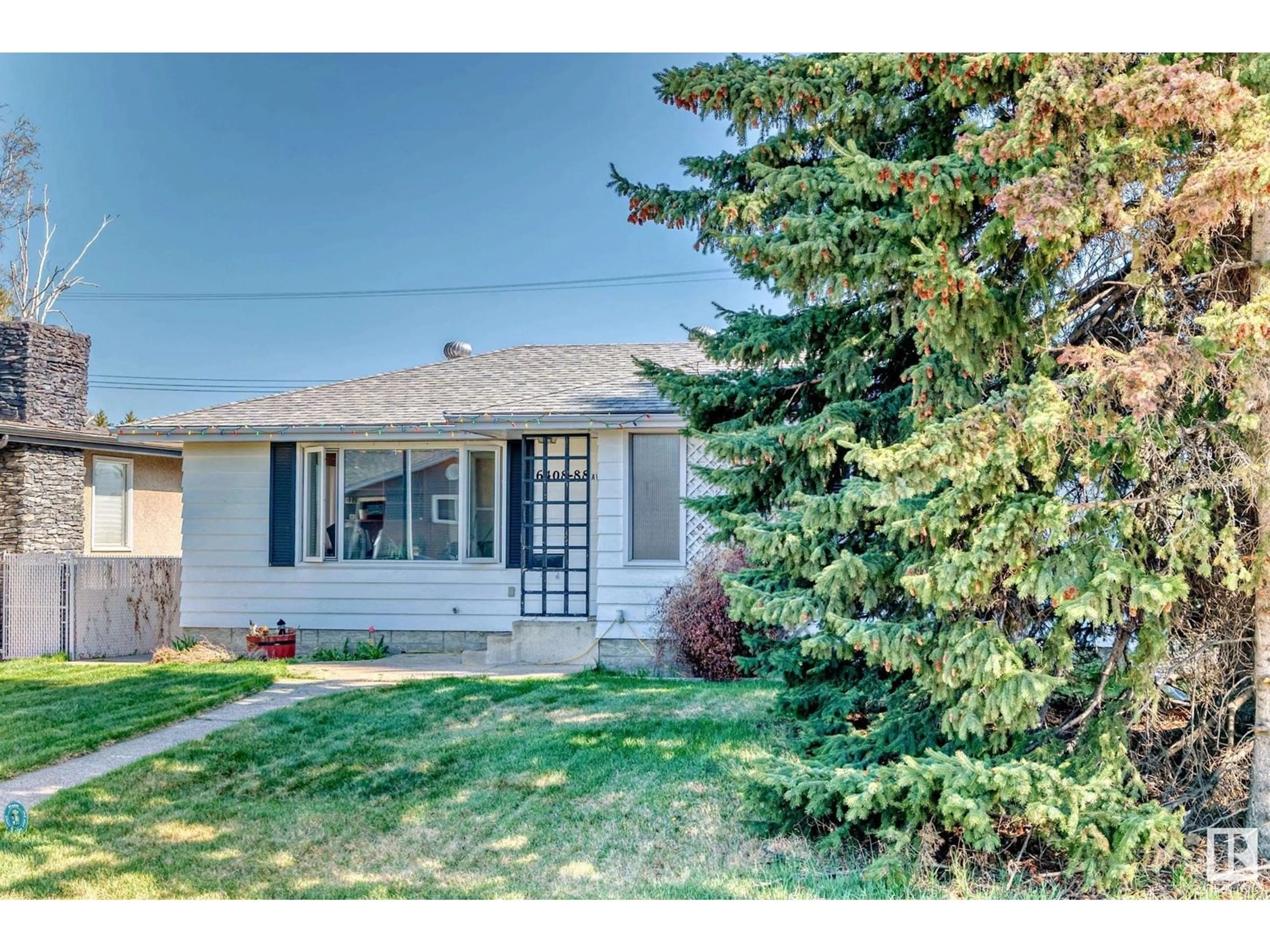 Home with vinyl exterior material, street for 6408 88 AV, Edmonton Alberta T6B0M2