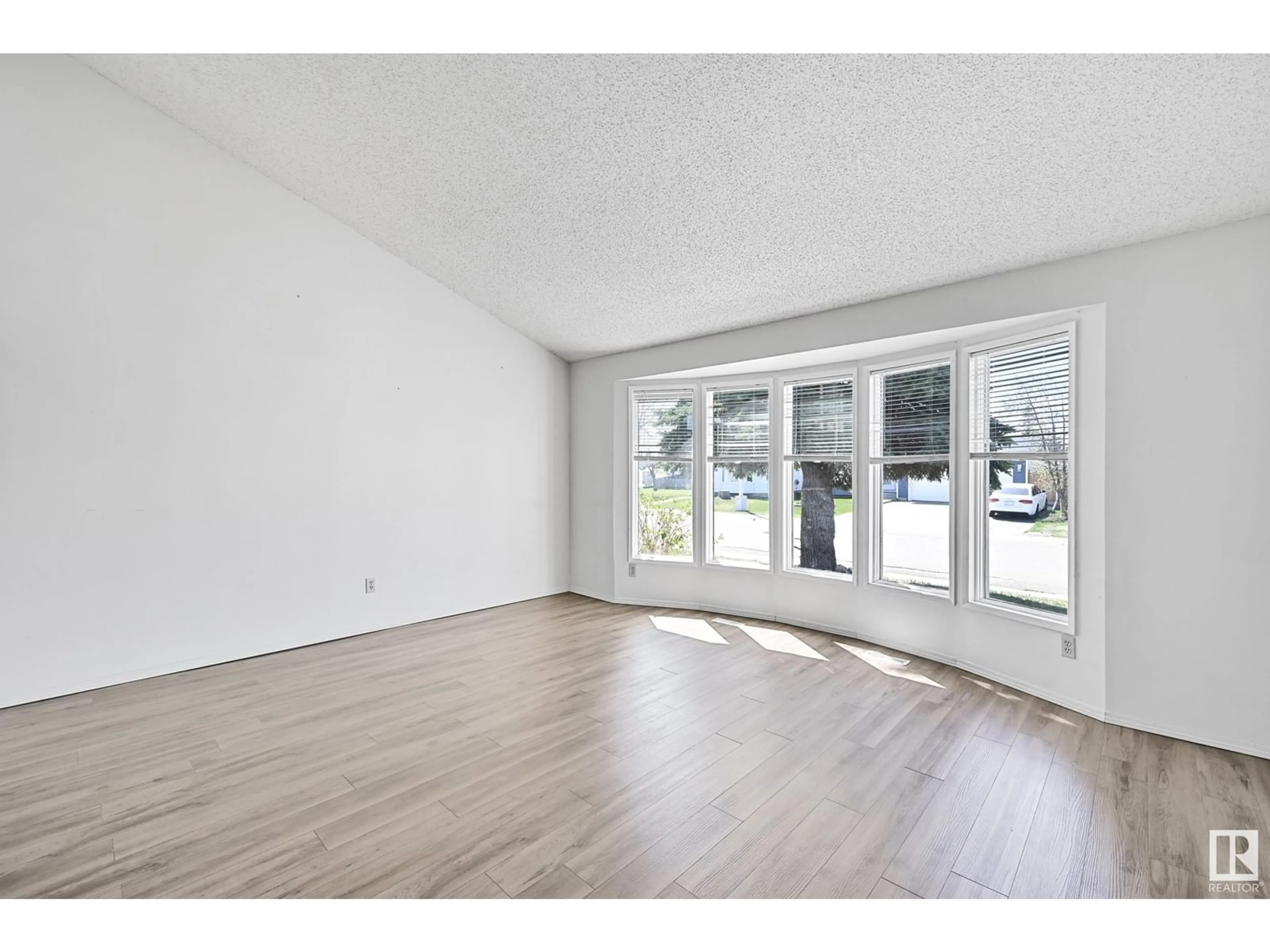 A pic of a room for 114 KINISKI CR, Edmonton Alberta T6L5A9