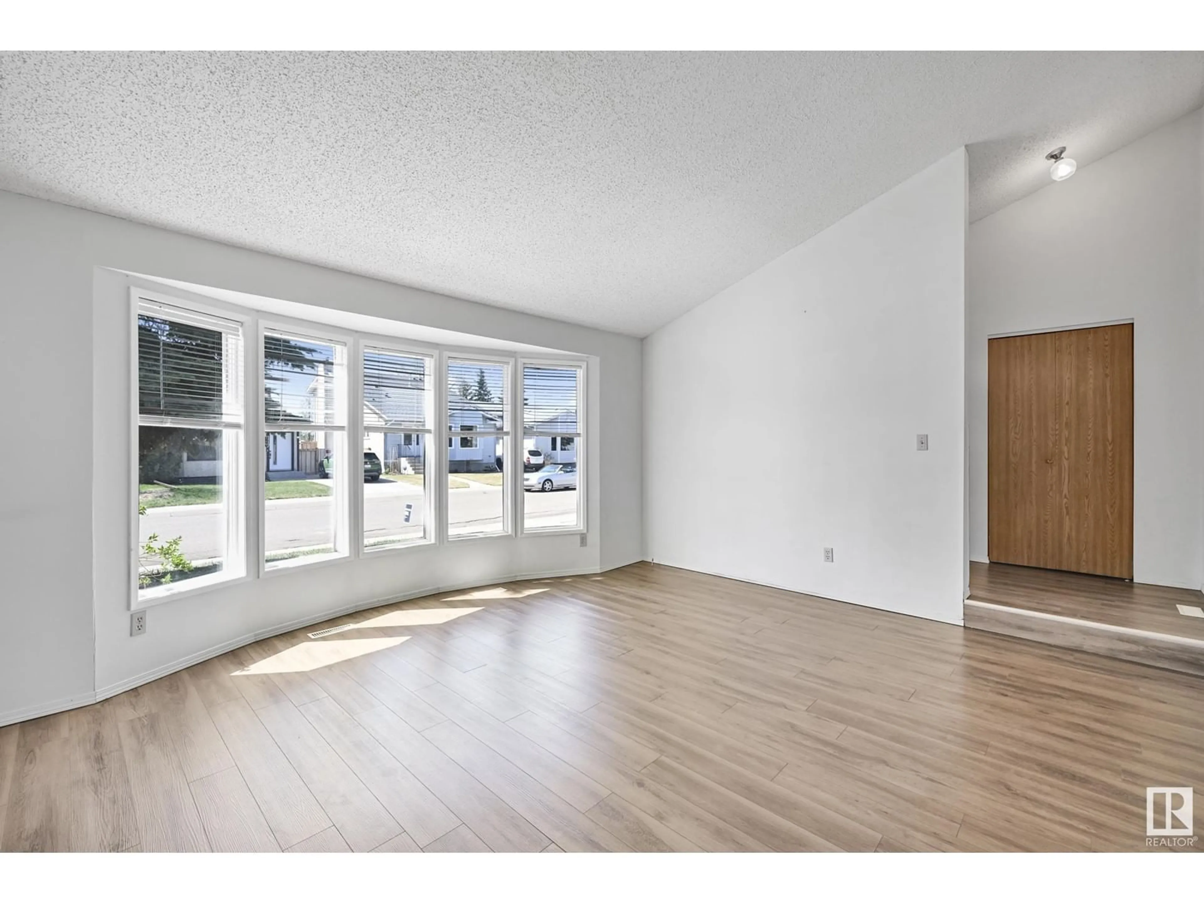 A pic of a room for 114 KINISKI CR, Edmonton Alberta T6L5A9