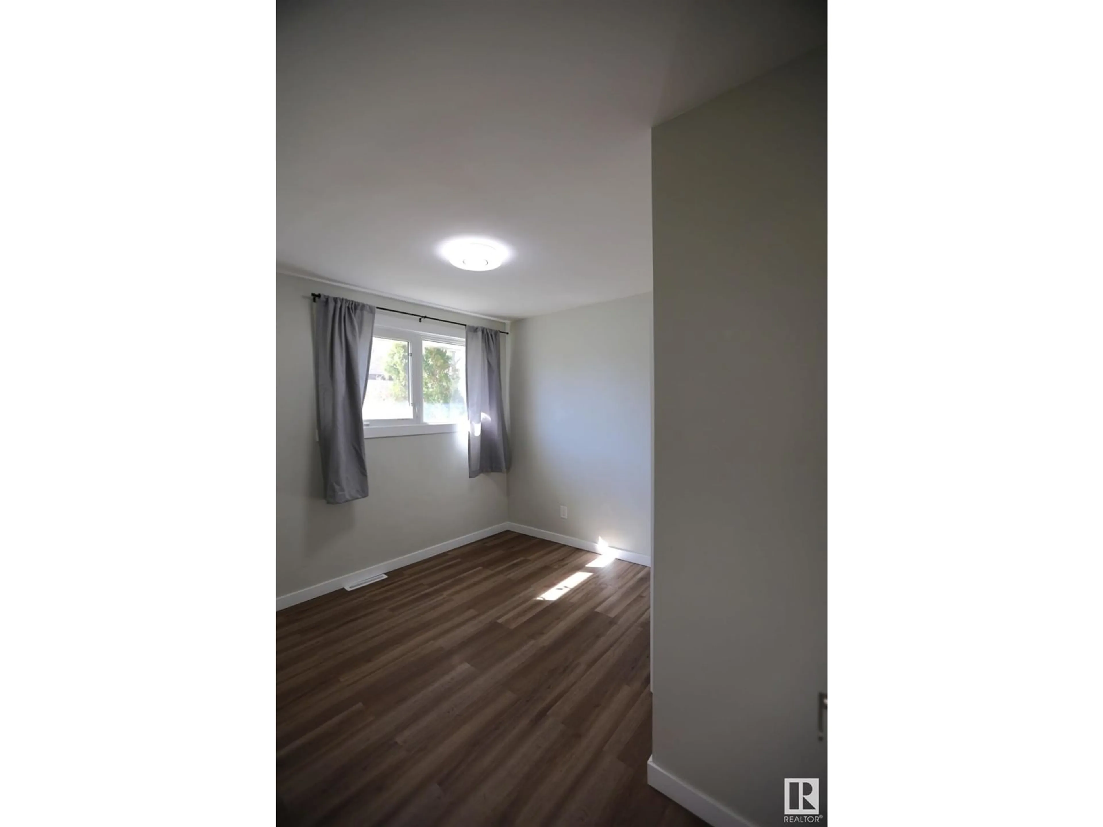 A pic of a room for 13419 124 AV, Edmonton Alberta T5L3A4
