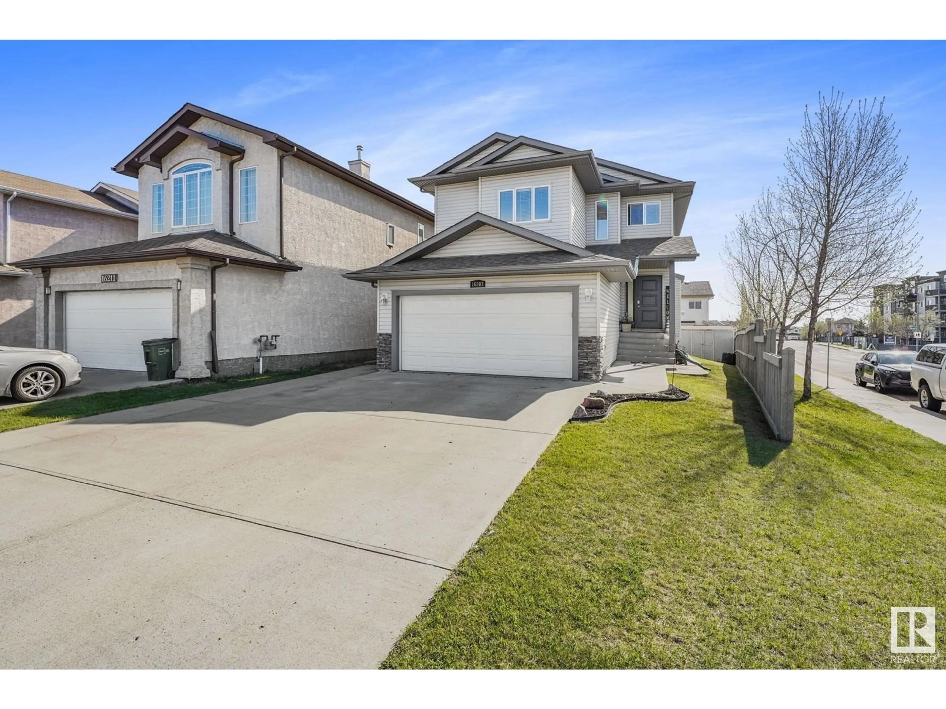 A pic from outside/outdoor area/front of a property/back of a property/a pic from drone, street for NW - 16207 54B ST, Edmonton Alberta T5Y0E8