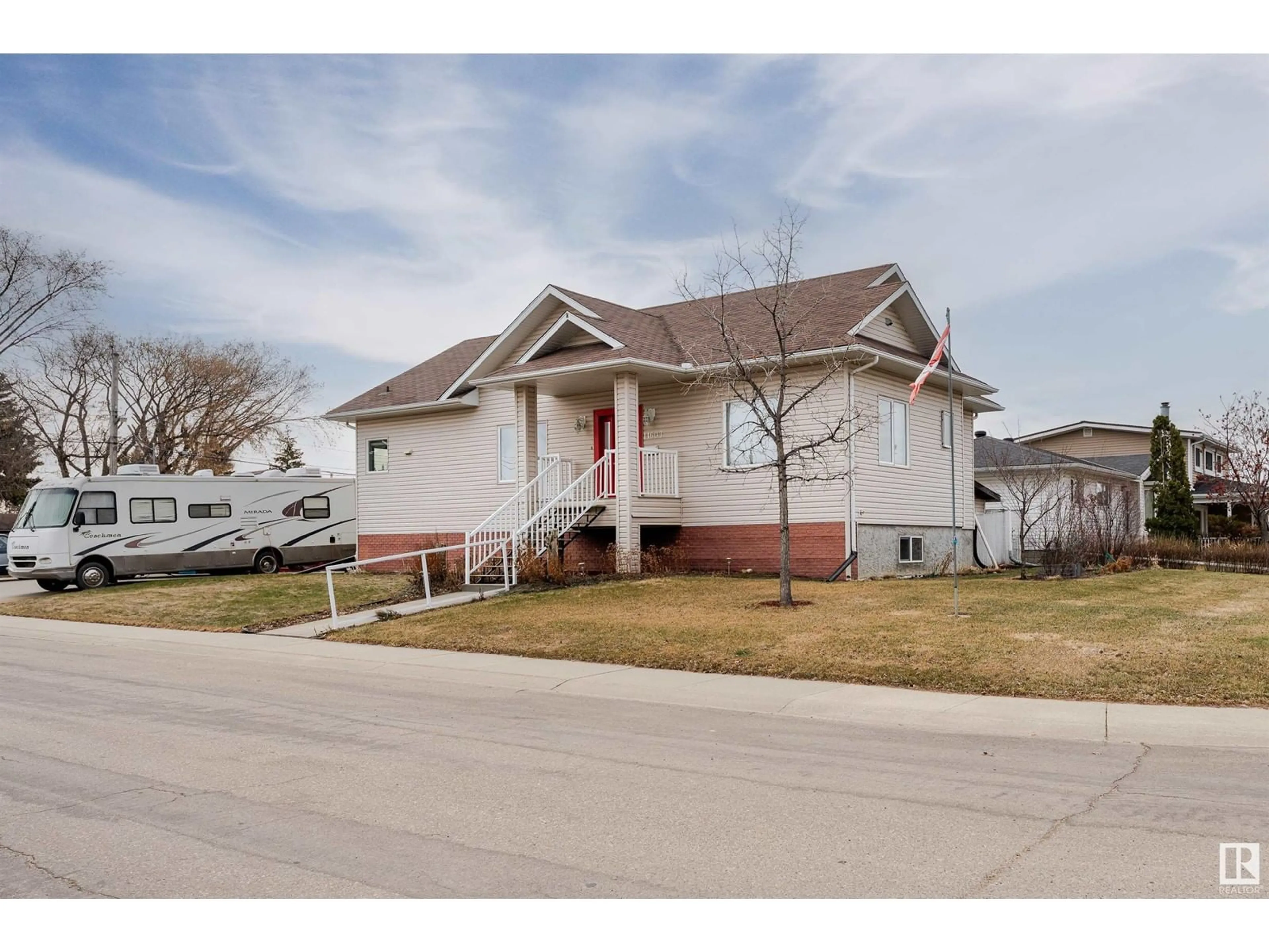 Unknown for NW - 11607 135A AV, Edmonton Alberta T5E1T3