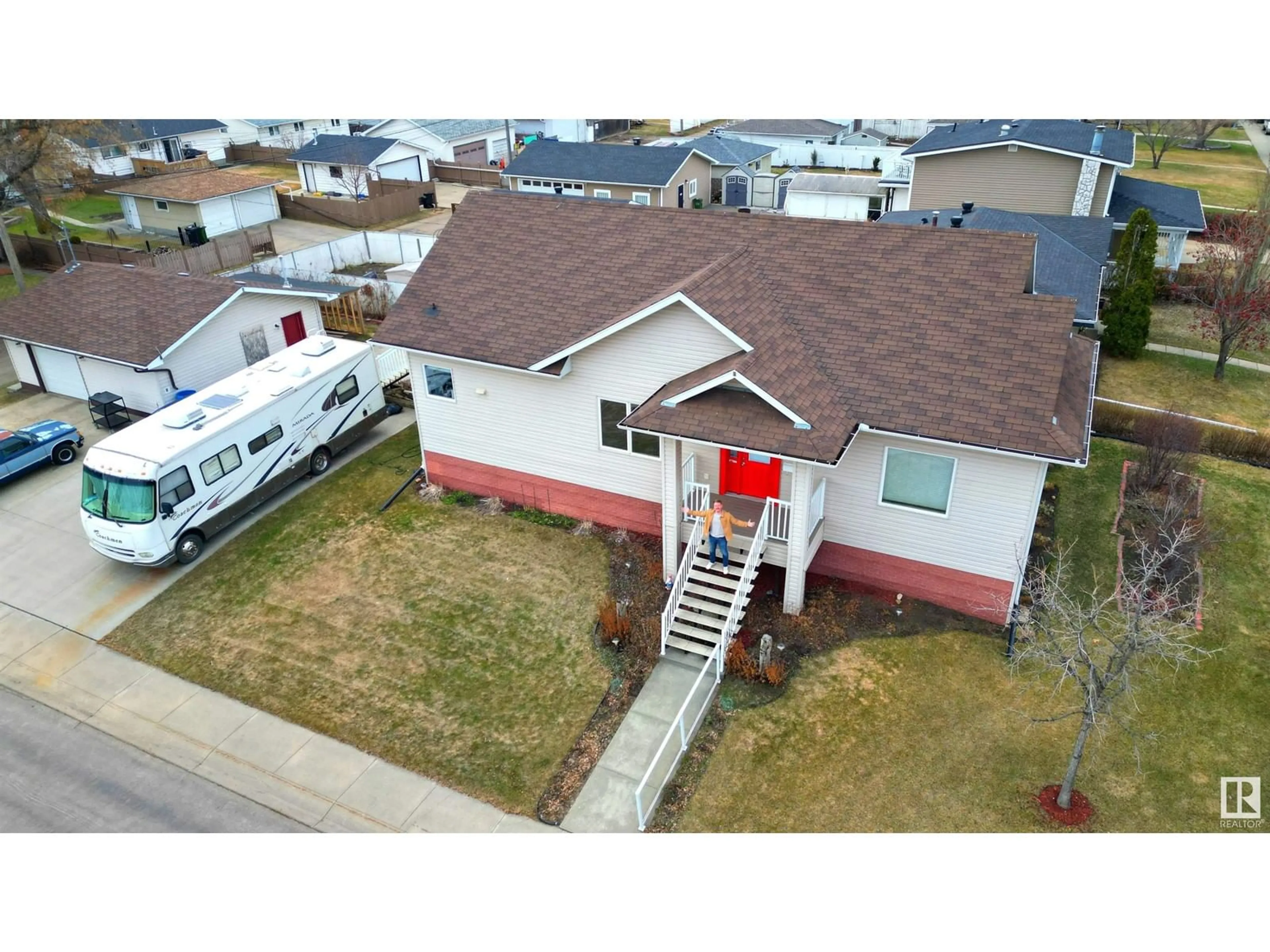 A pic from outside/outdoor area/front of a property/back of a property/a pic from drone, street for NW - 11607 135A AV, Edmonton Alberta T5E1T3