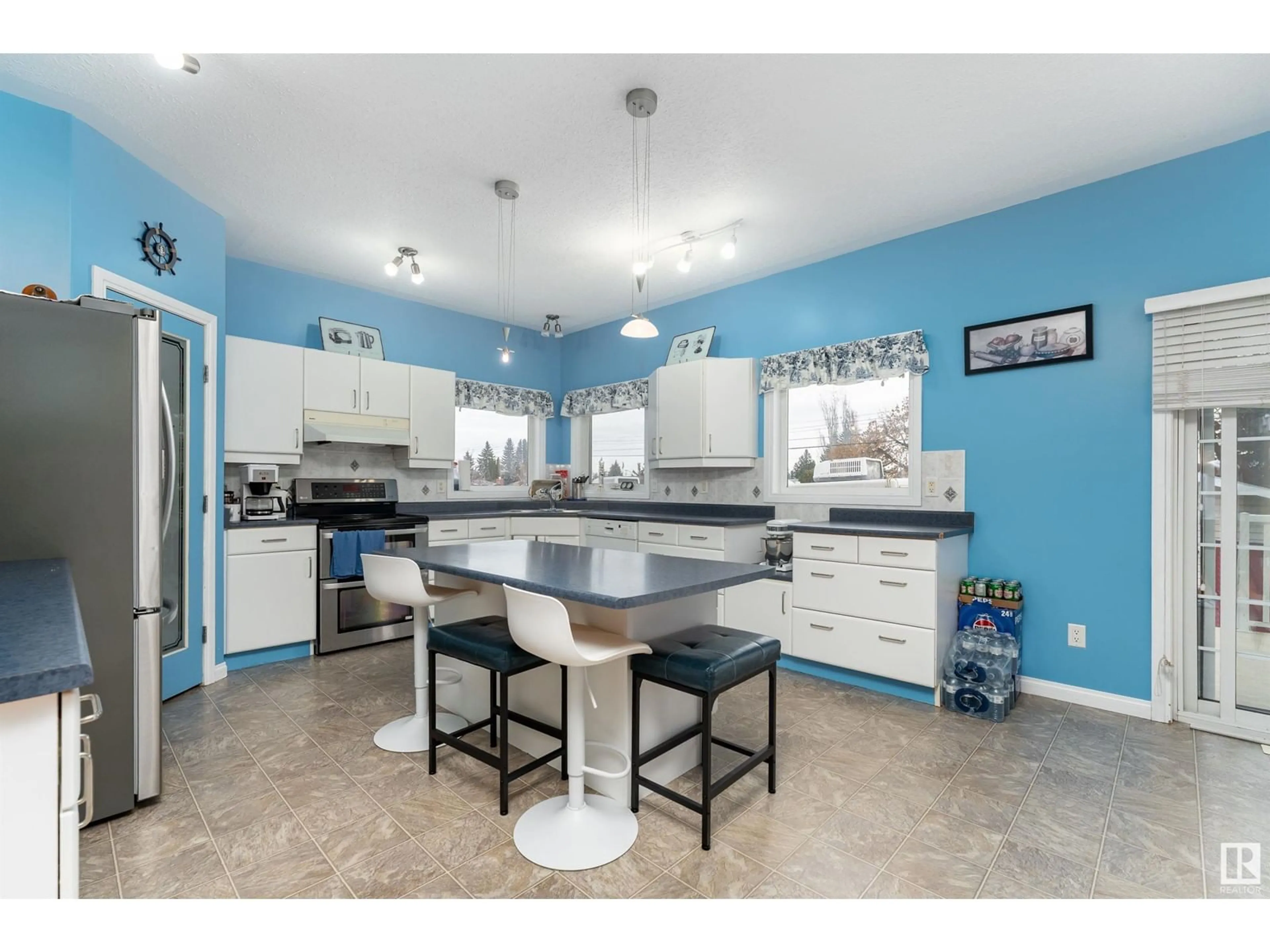 Open concept kitchen, ceramic/tile floor for NW - 11607 135A AV, Edmonton Alberta T5E1T3