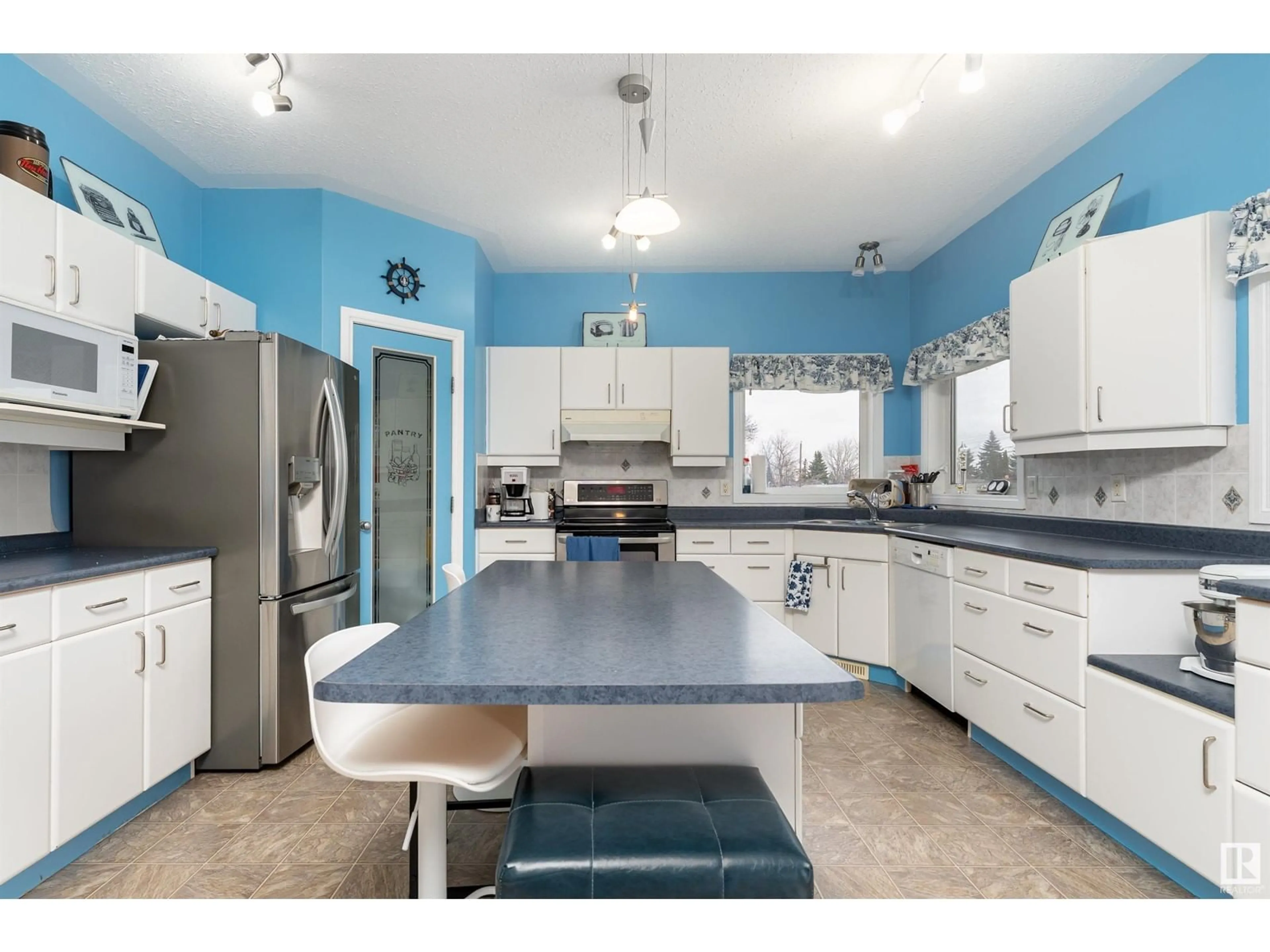 Unknown for NW - 11607 135A AV, Edmonton Alberta T5E1T3