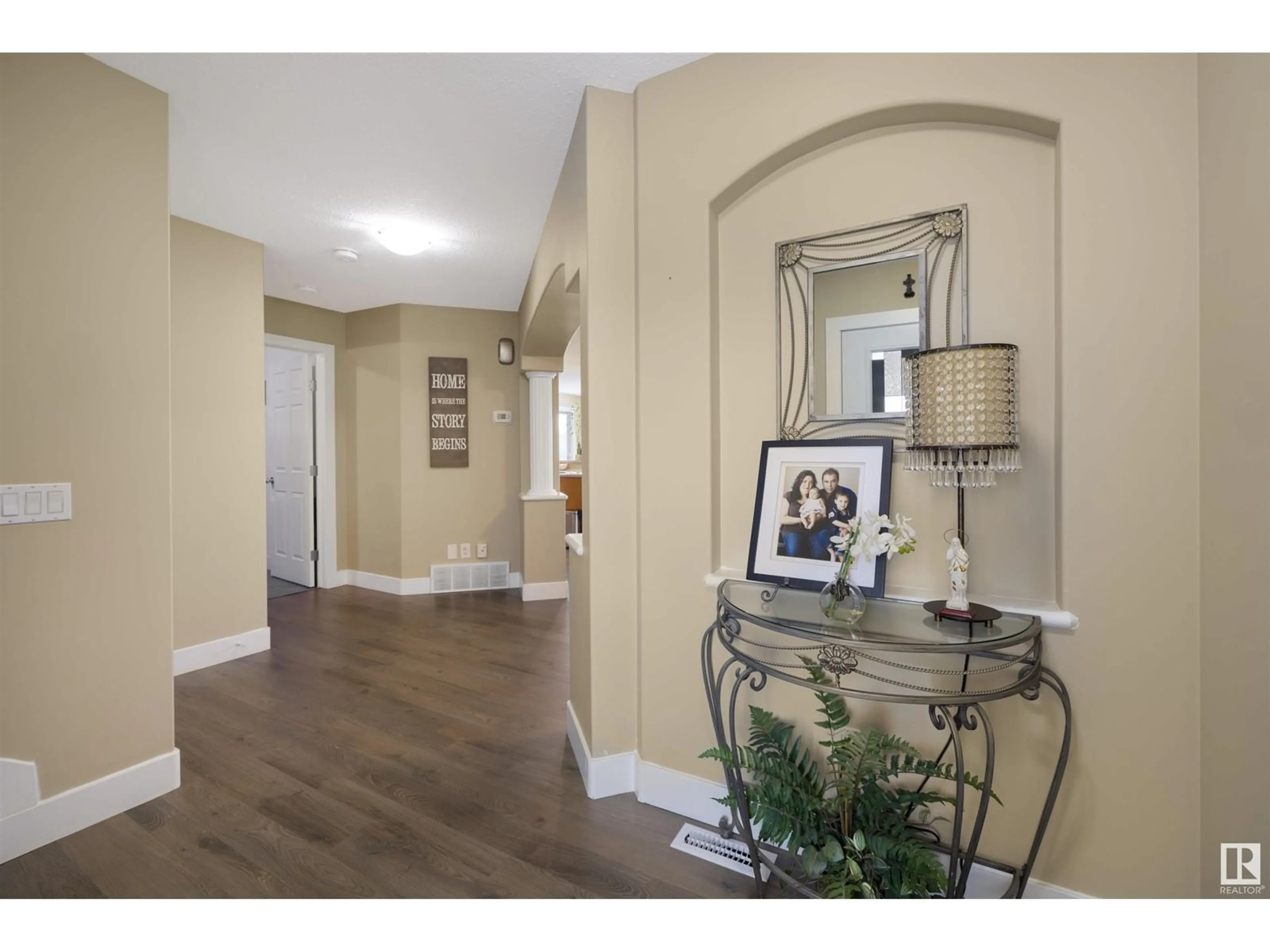Indoor entryway for 133 CASTLE DR, Edmonton Alberta T5X6J1