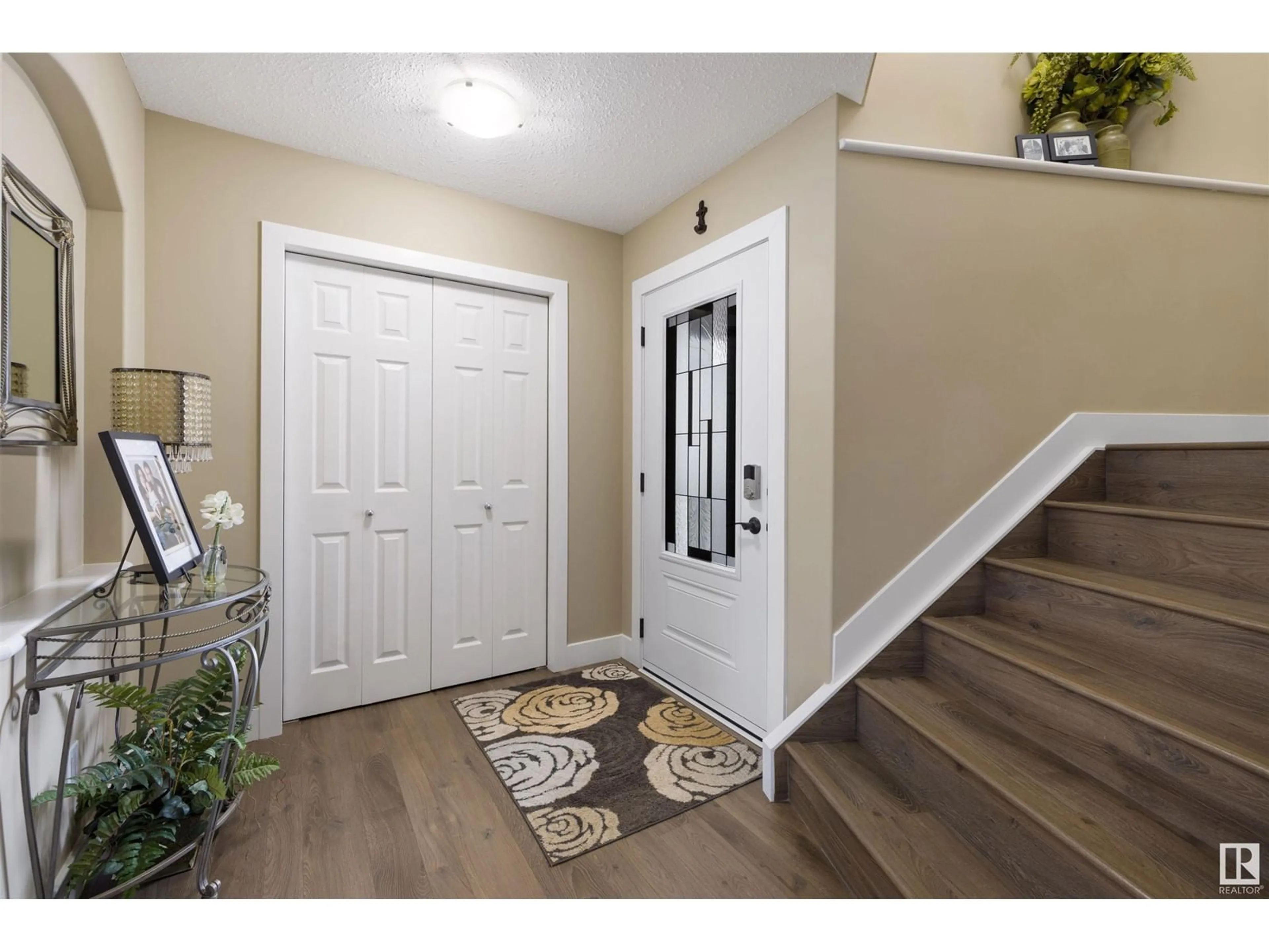 Indoor entryway for 133 CASTLE DR, Edmonton Alberta T5X6J1
