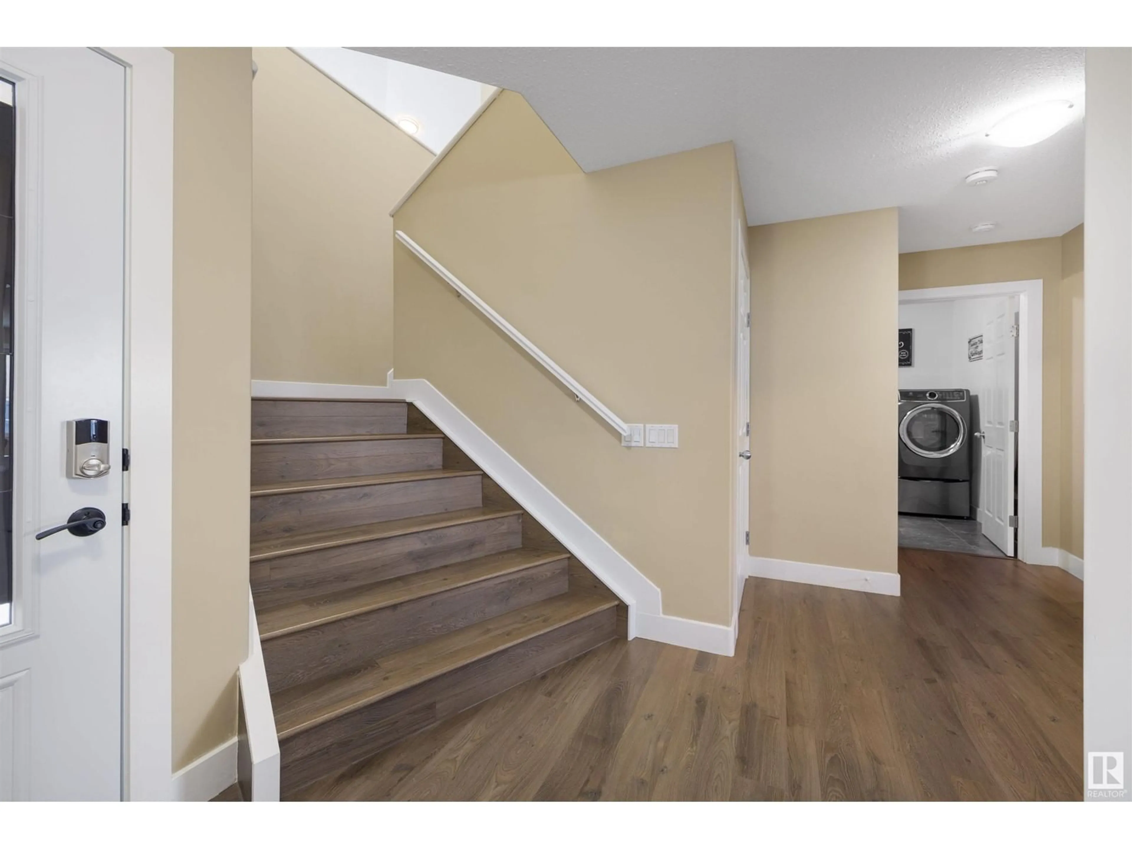 Stairs for 133 CASTLE DR, Edmonton Alberta T5X6J1