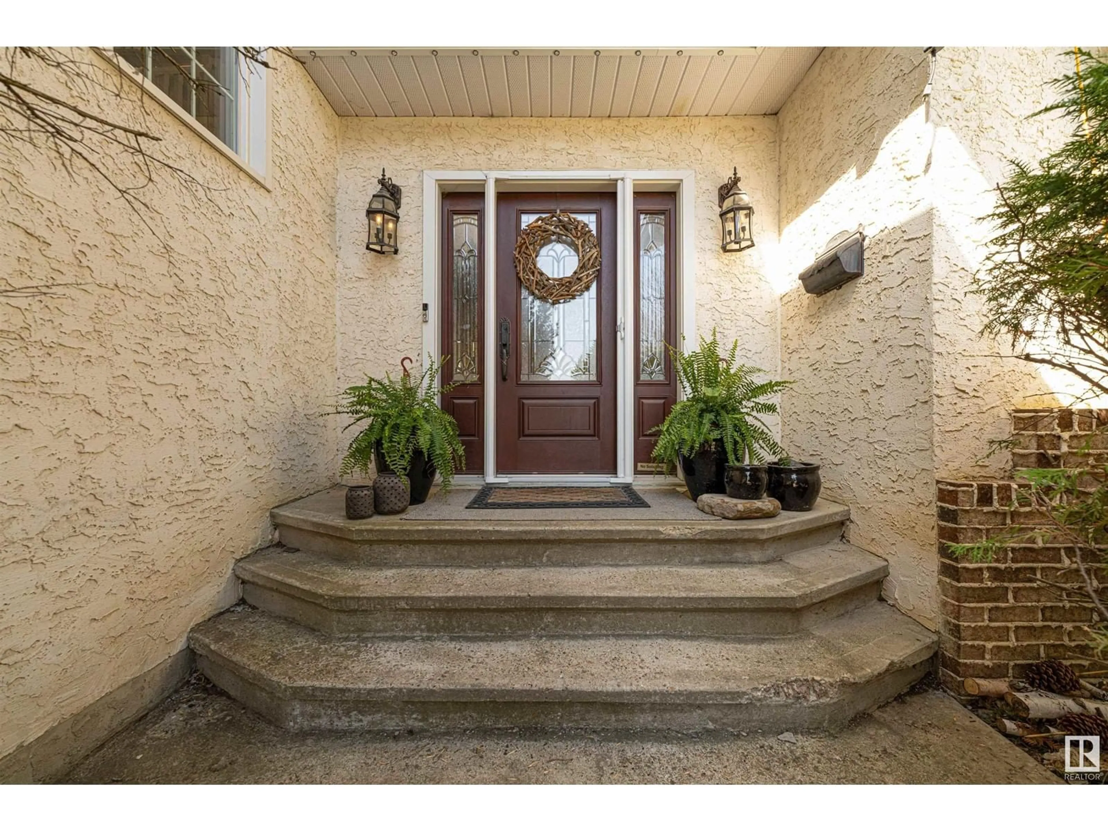 Indoor entryway for 13 EASTBOURNE CL, St. Albert Alberta T8N5N5